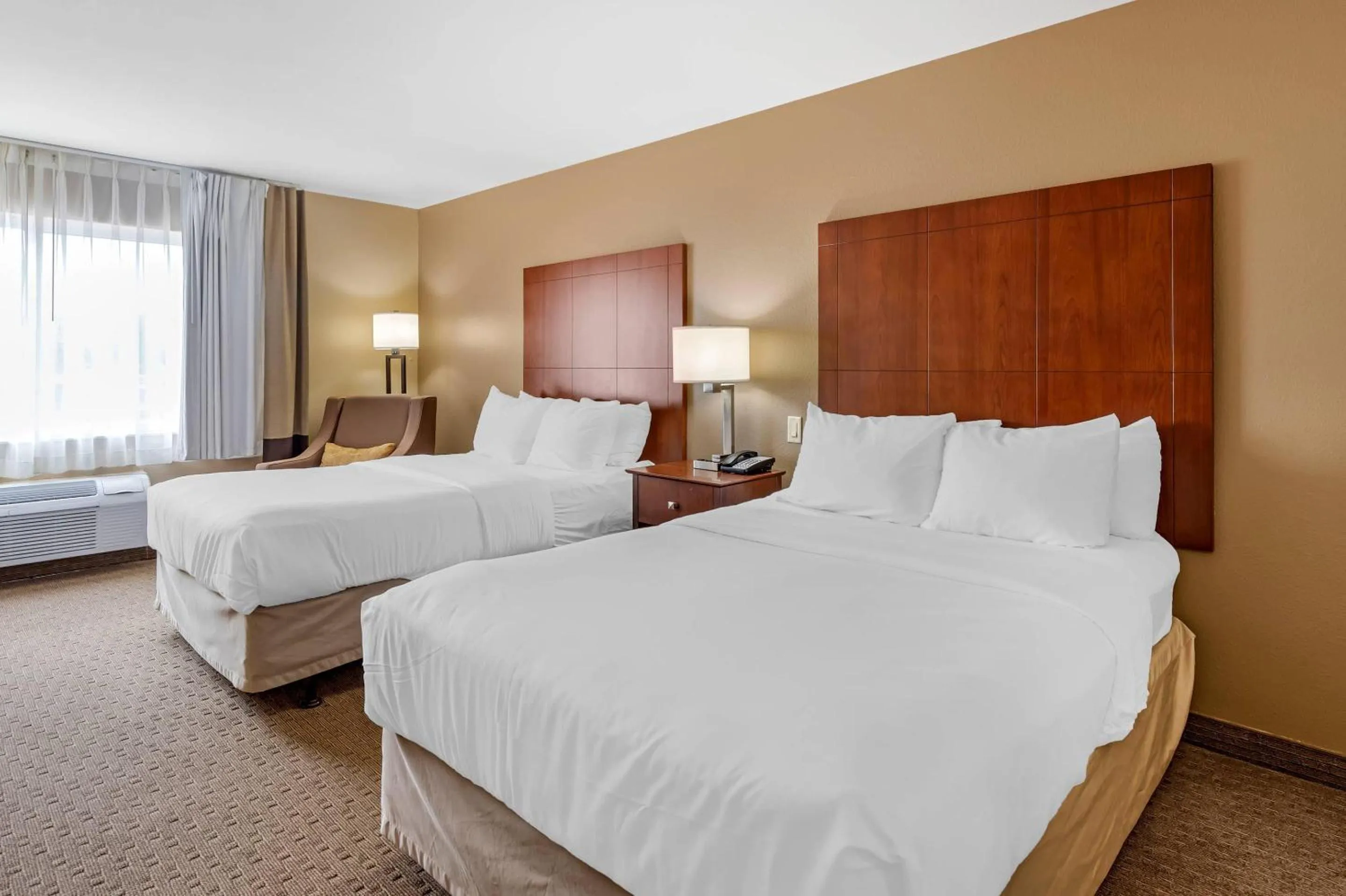 Bedroom, Bed in Comfort Inn & Suites East Moline near I-80