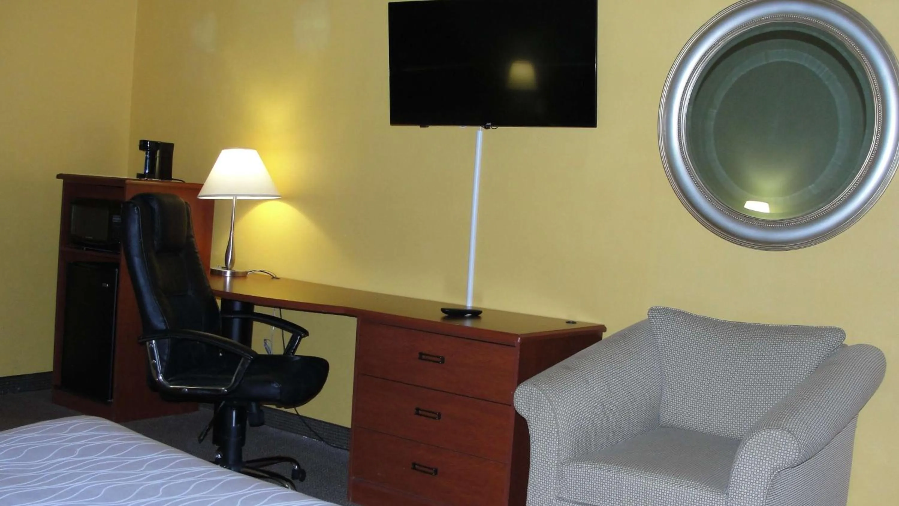 Other, Bed in SureStay Hotel by Best Western Greenville