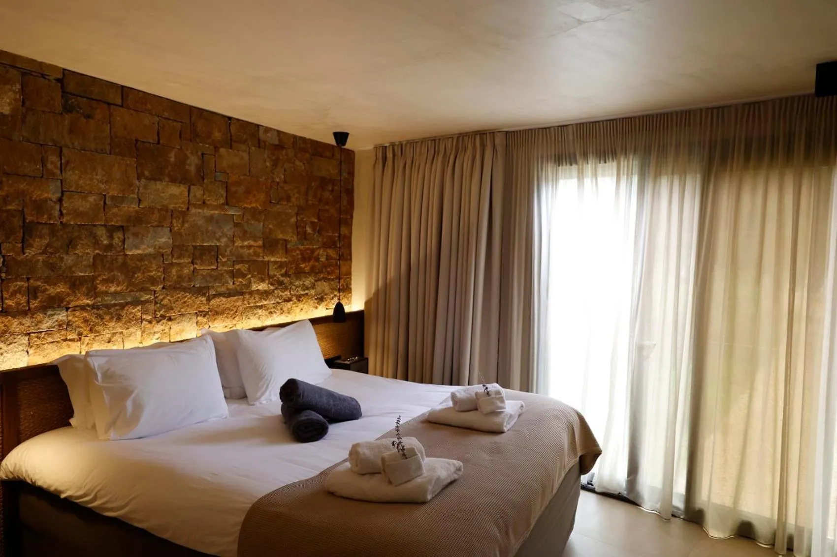 Photo of the whole room, Bed in Amantes Villas and Suites