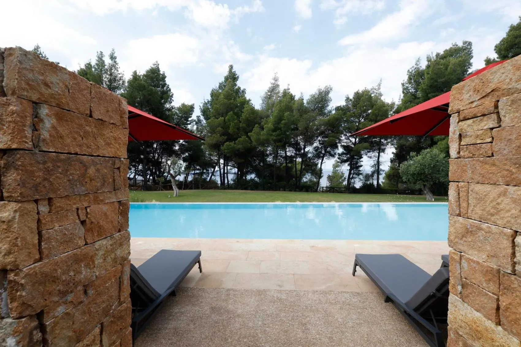 Swimming pool in Amantes Villas and Suites