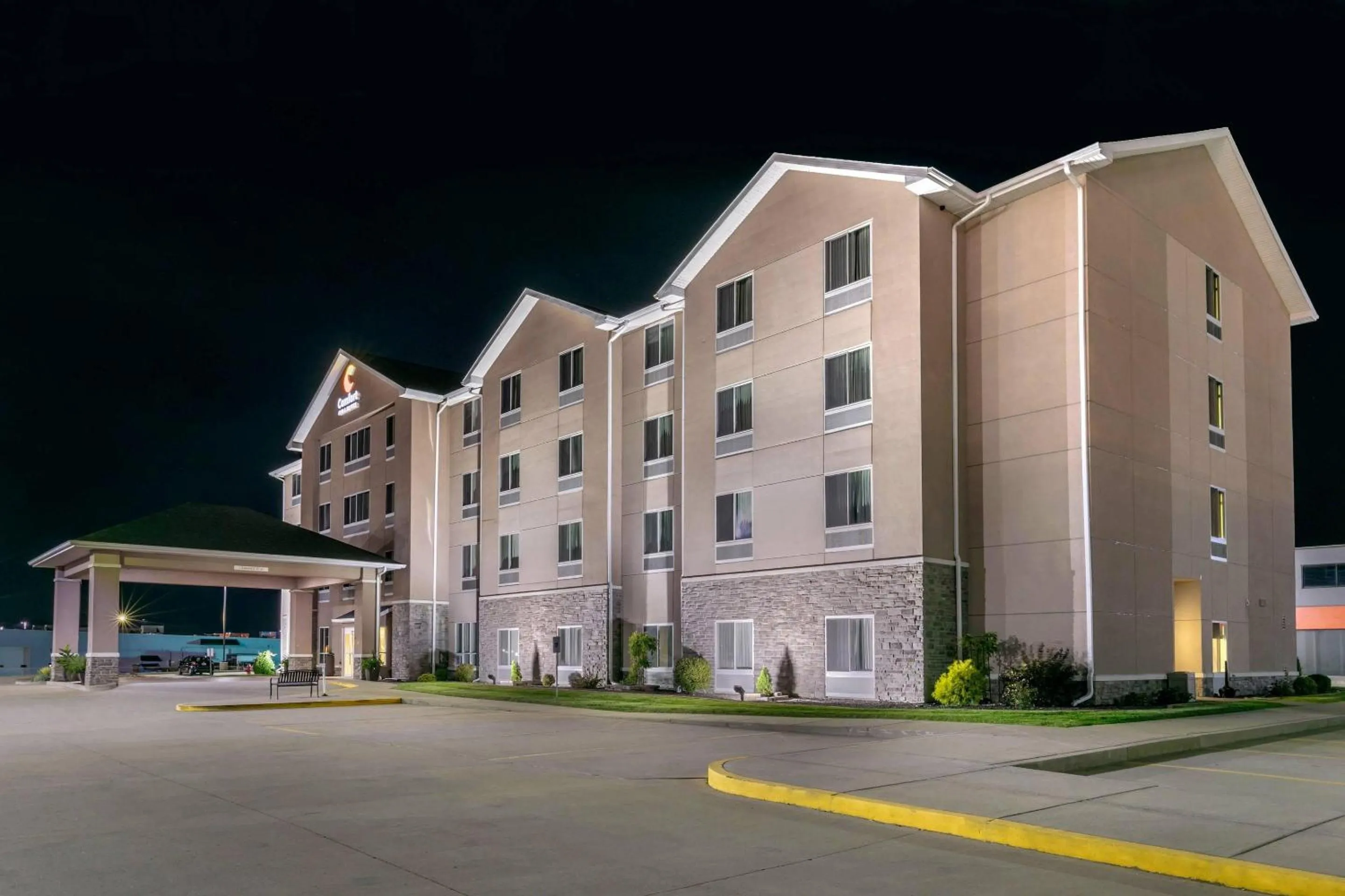 Property building in Comfort Inn & Suites Marion I-57
