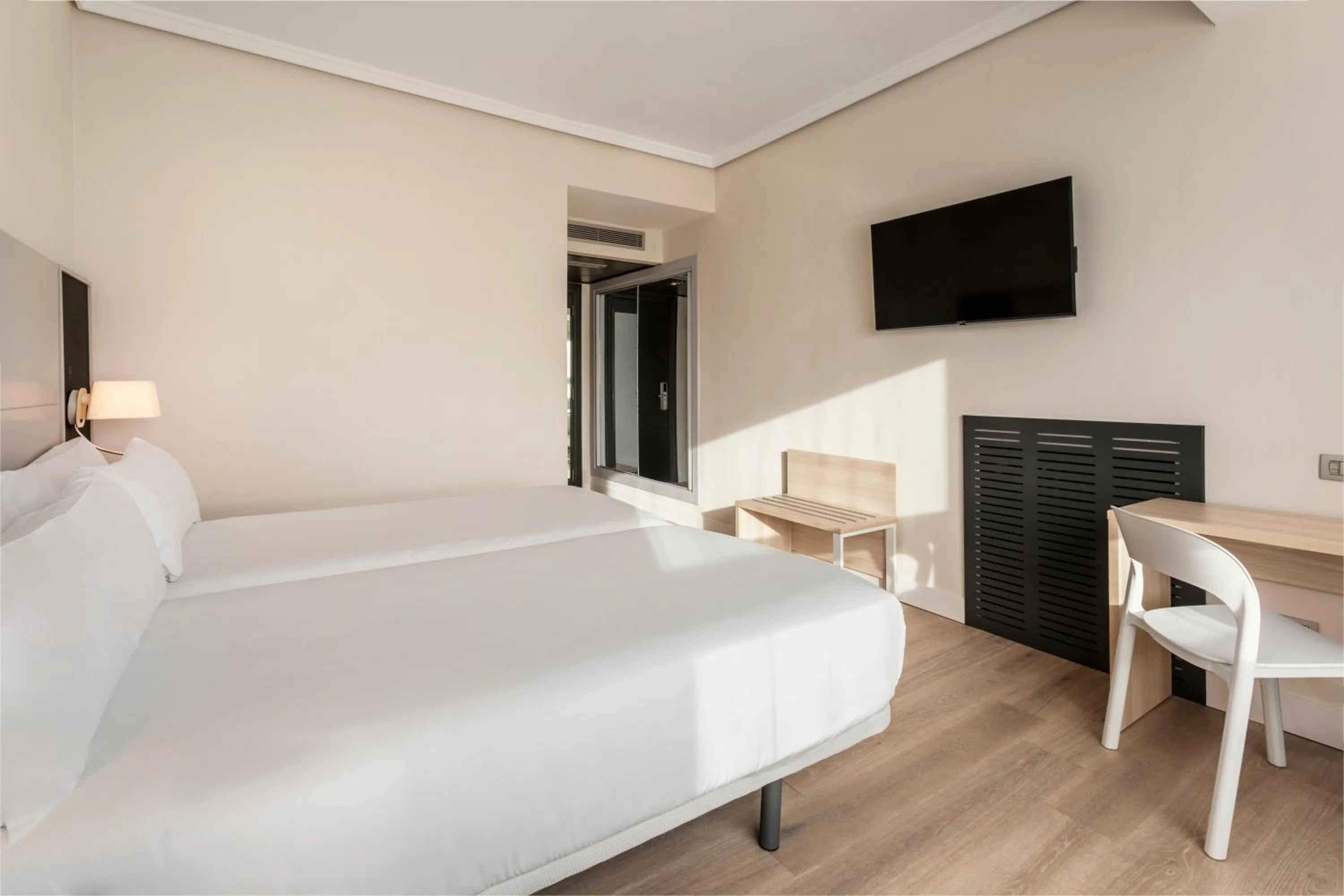 Bed in B&B HOTEL Vitoria General Álava