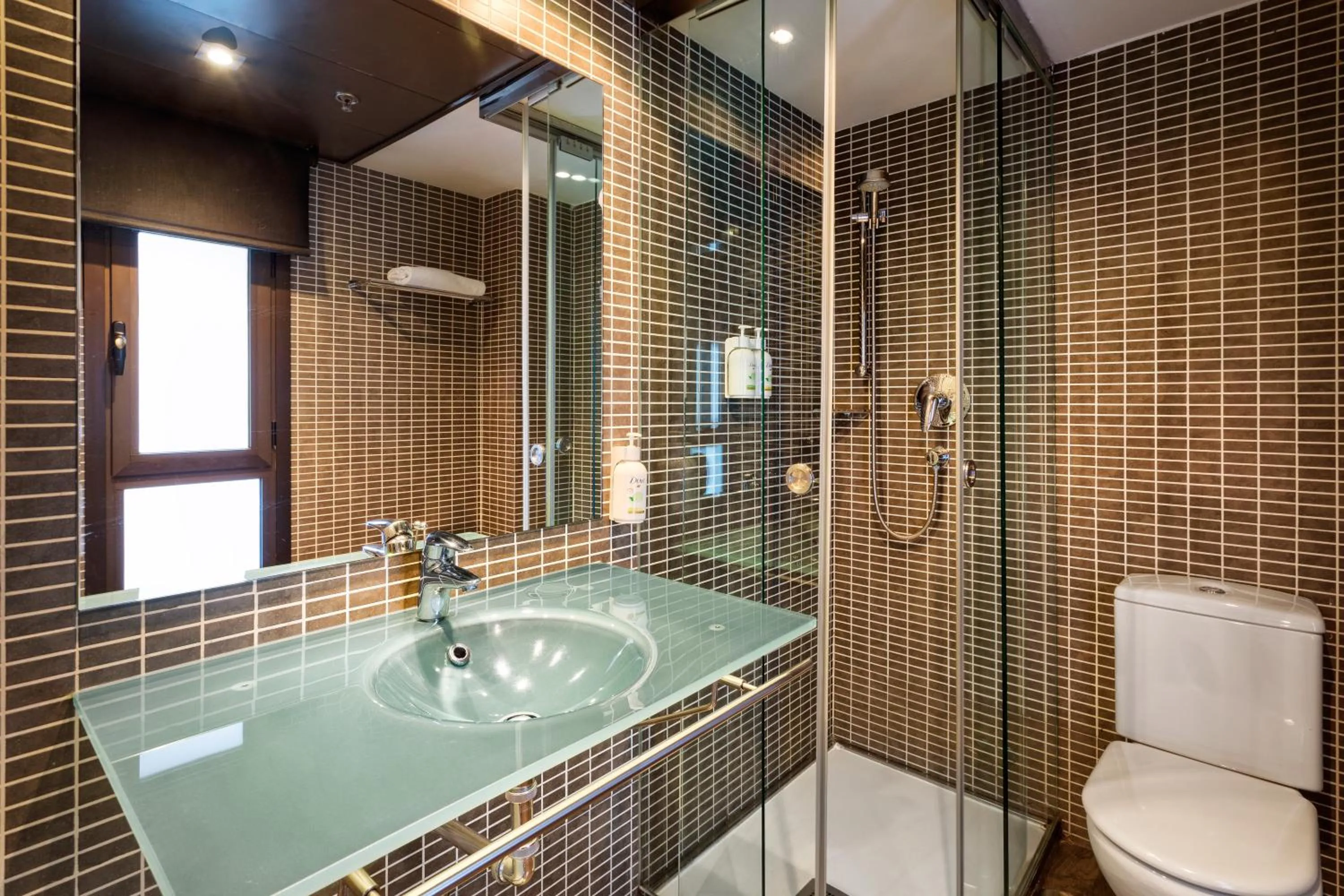 Shower in B&B HOTEL Vitoria General Álava