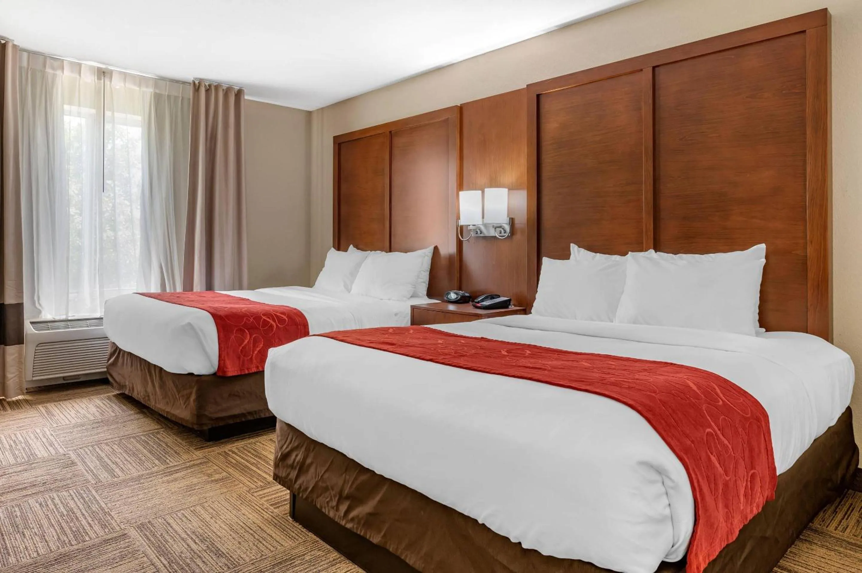 Bedroom, Bed in Comfort Suites Urbana Champaign, University Area