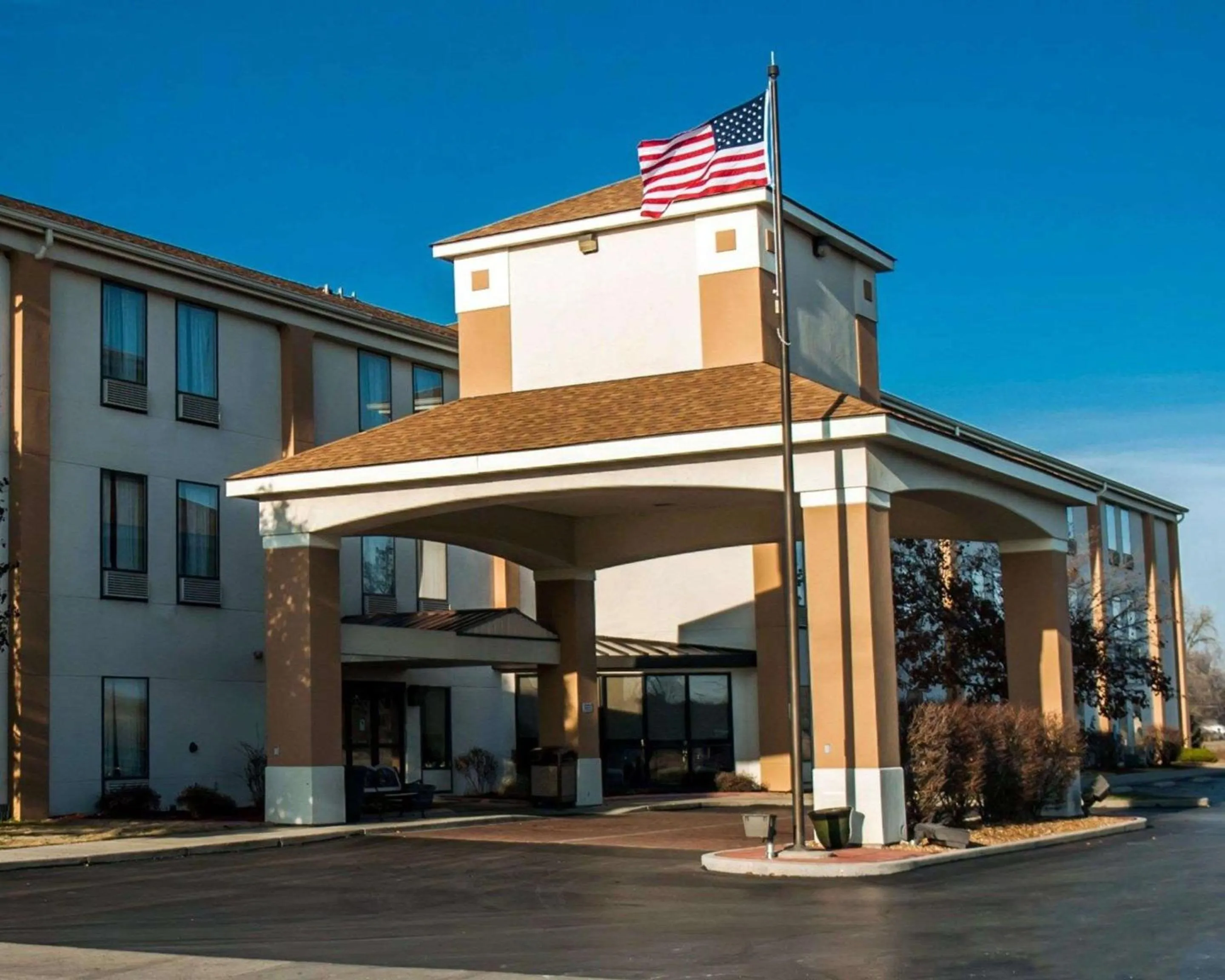 Property building in Quality Inn & Suites near St Louis and I-255
