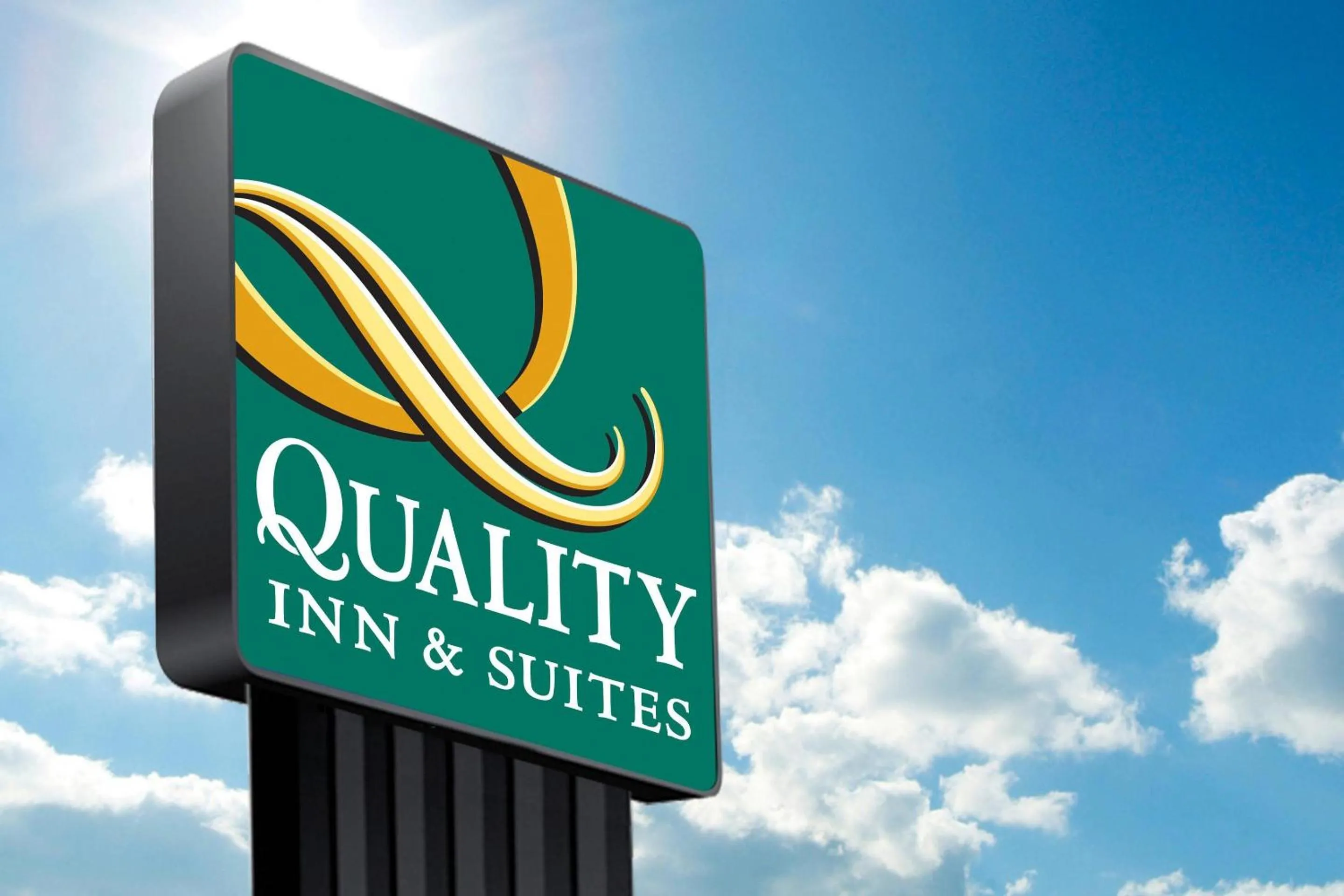 Property building in Quality Inn & Suites Woodstock near Lake Geneva