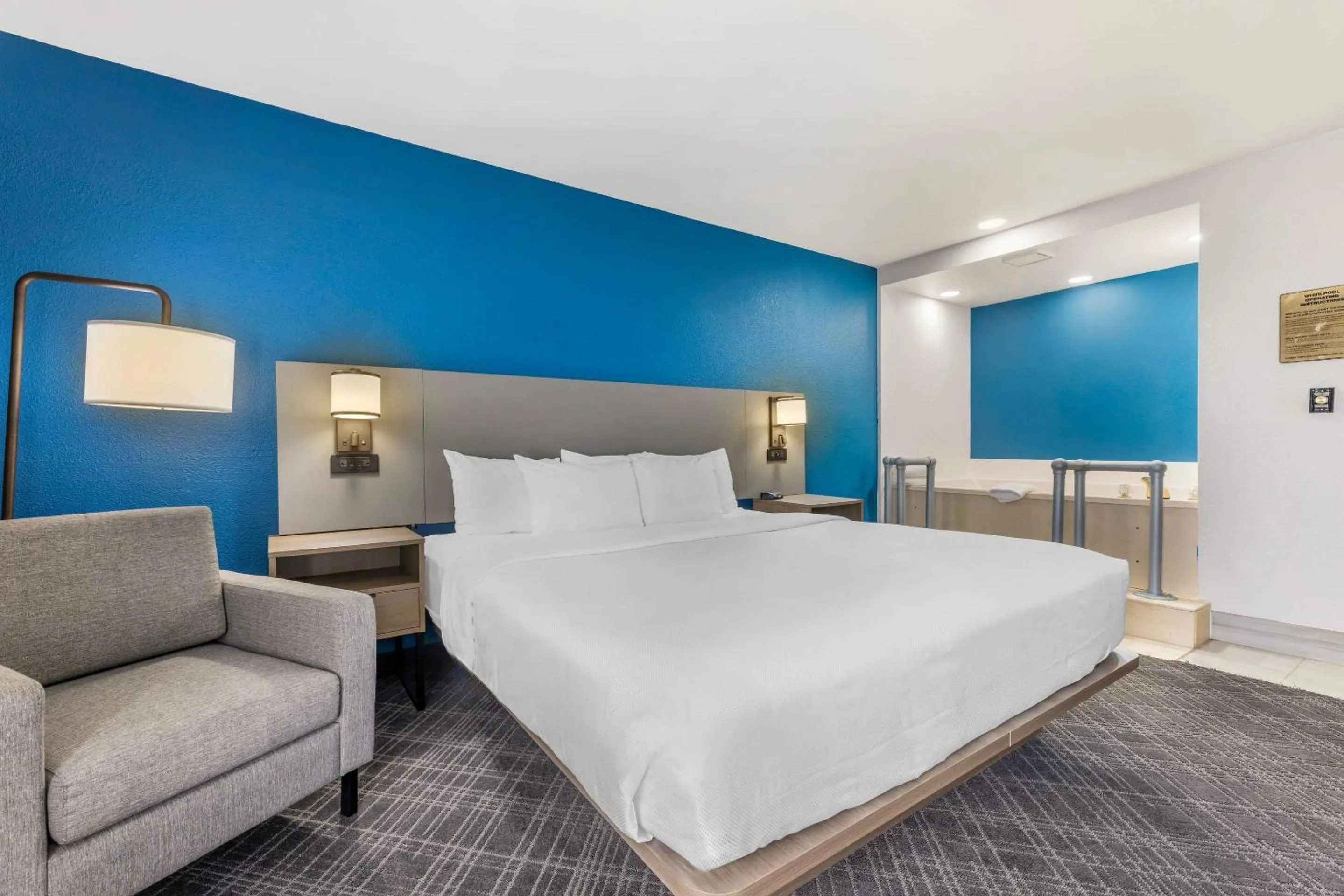 Bedroom, Bed in Comfort Inn Bourbonnais near I-57