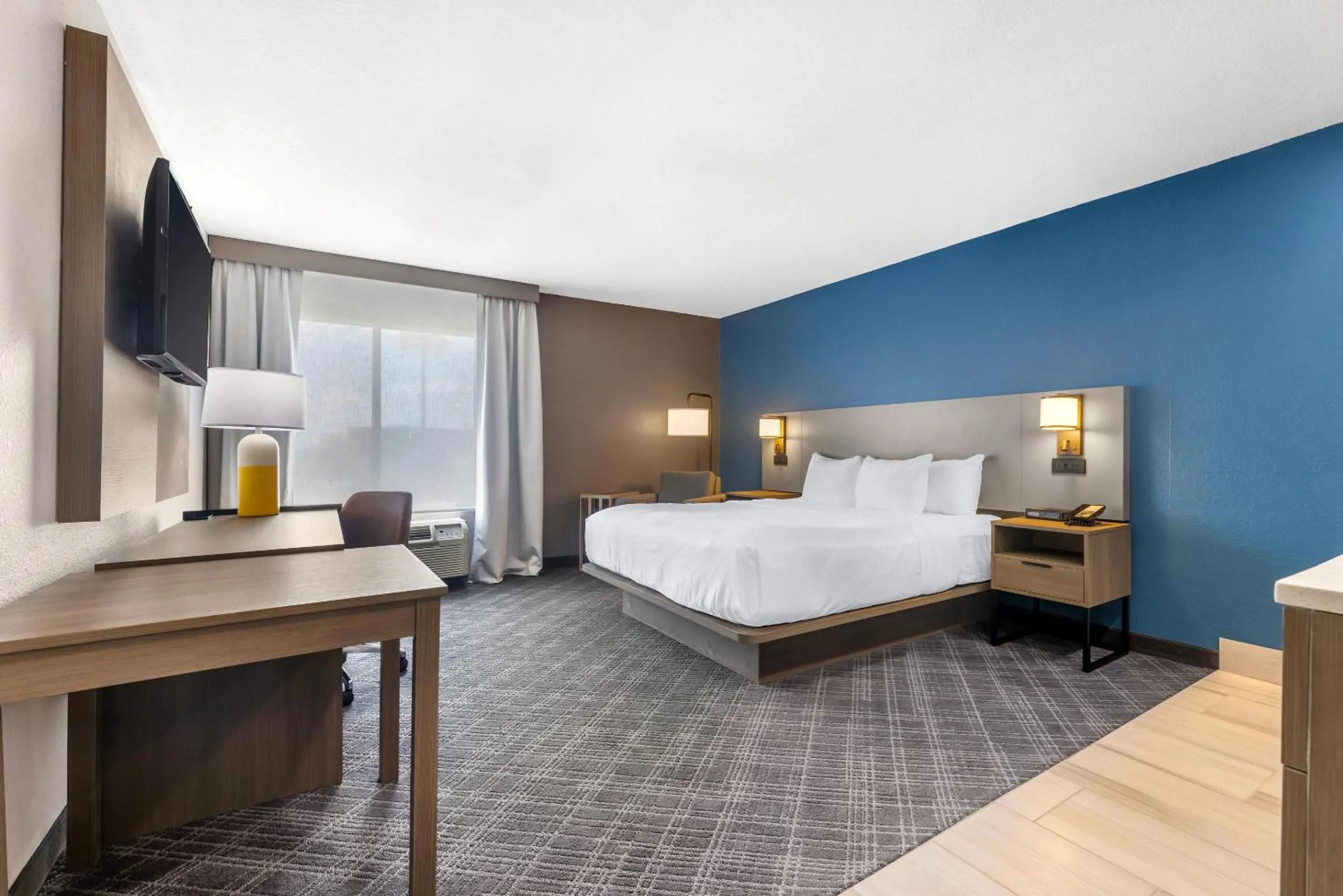 Bedroom, Bed in Comfort Inn Bourbonnais near I-57