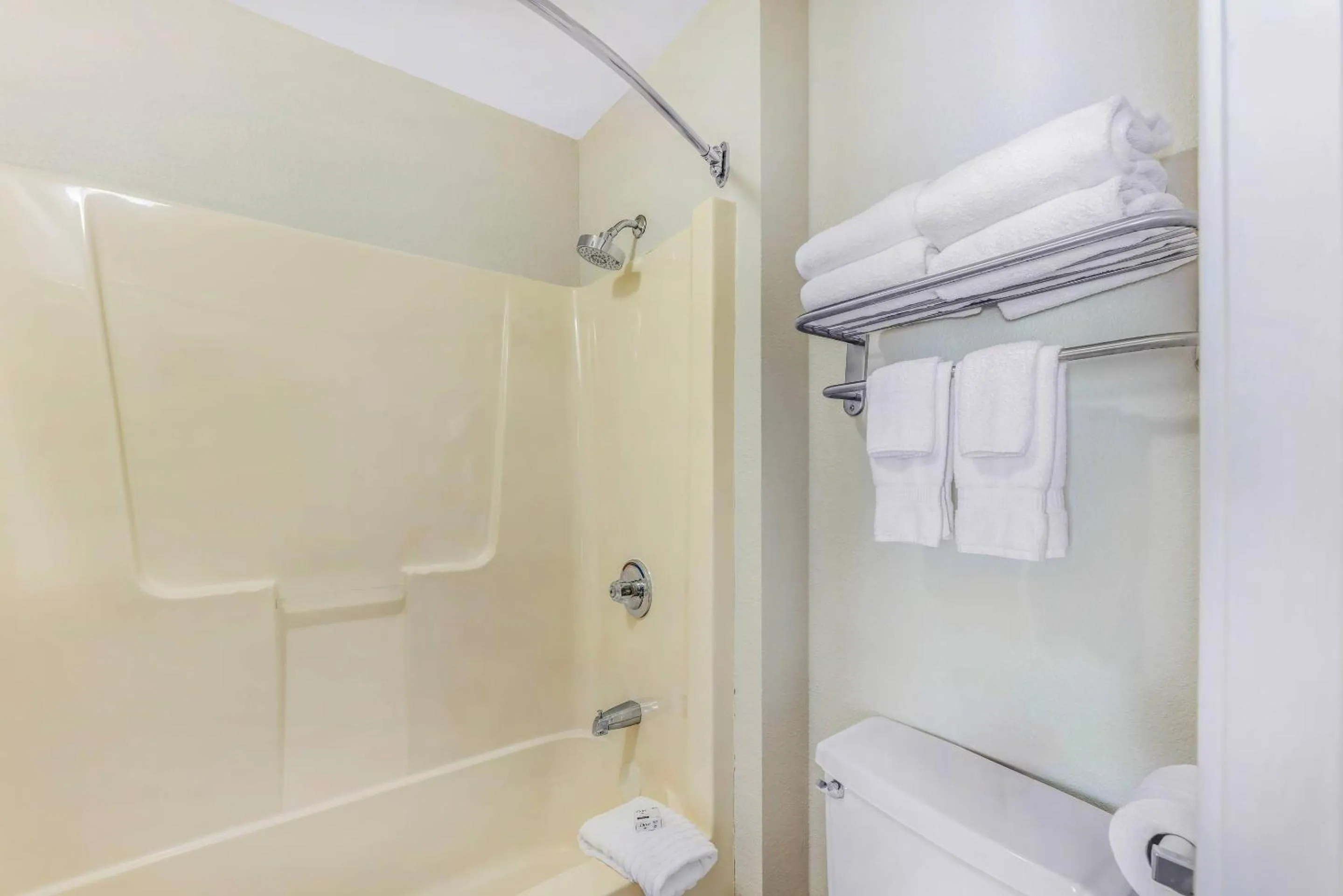 Bathroom in Comfort Inn Bourbonnais near I-57