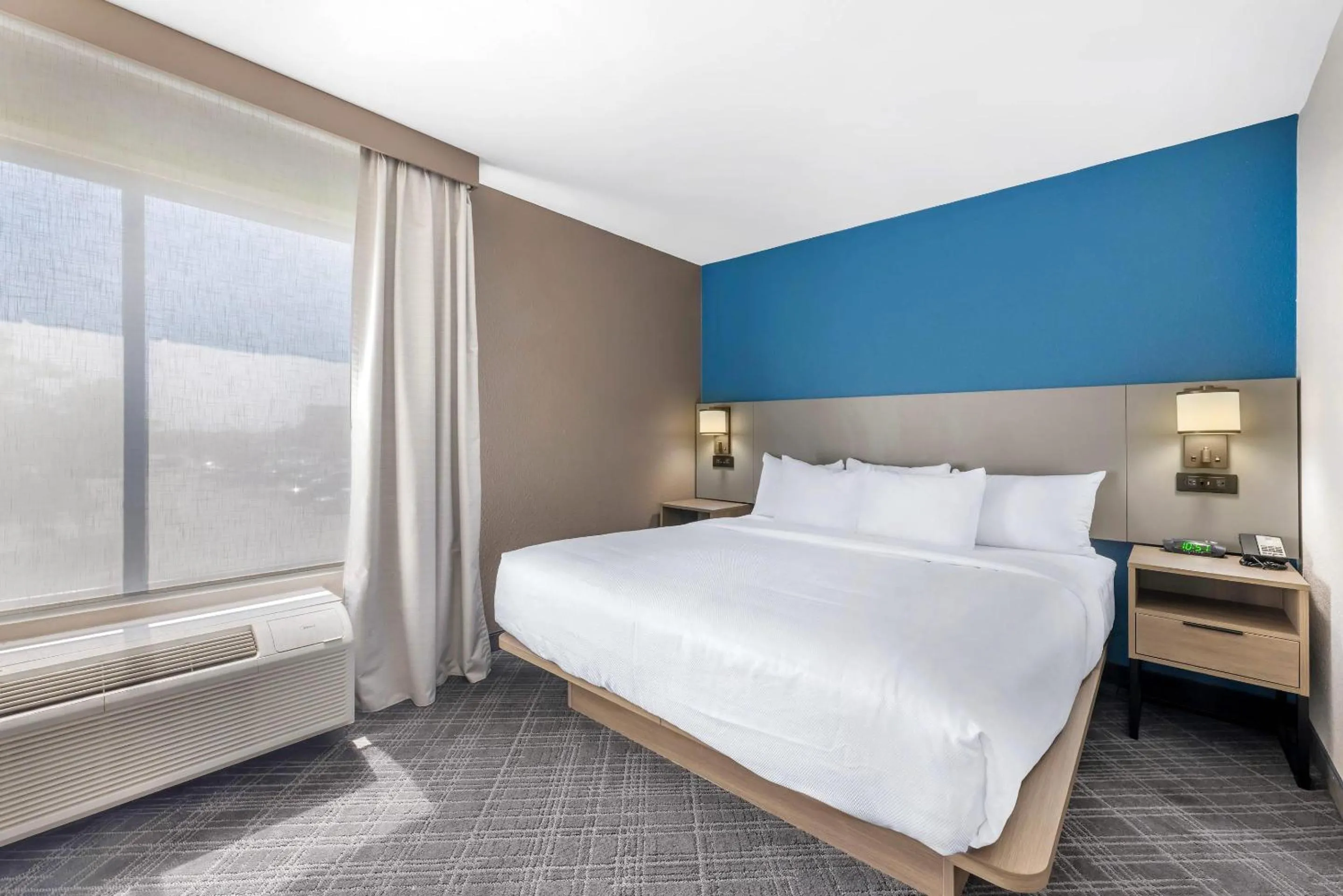 Bedroom, Bed in Comfort Inn Bourbonnais near I-57