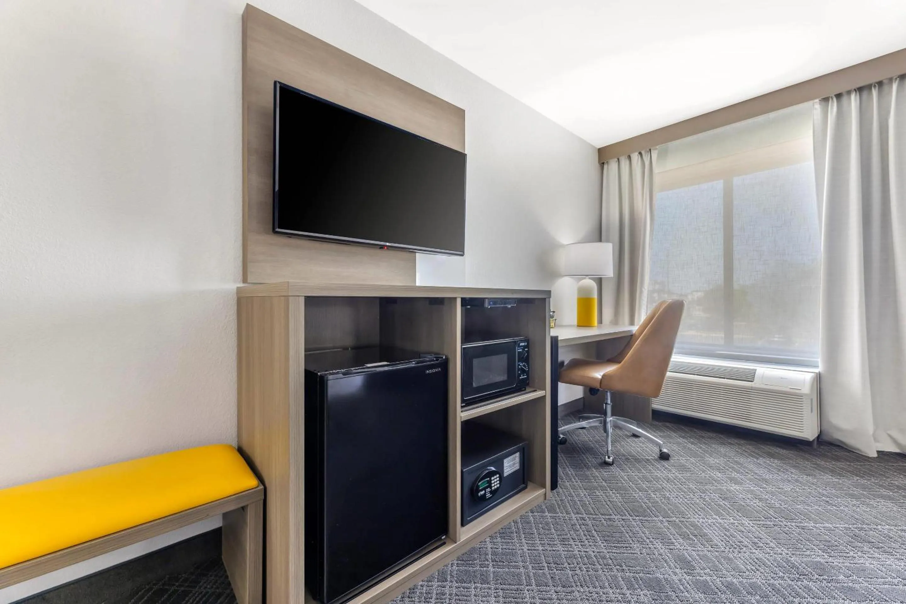 Bedroom, Bed in Comfort Inn Bourbonnais near I-57