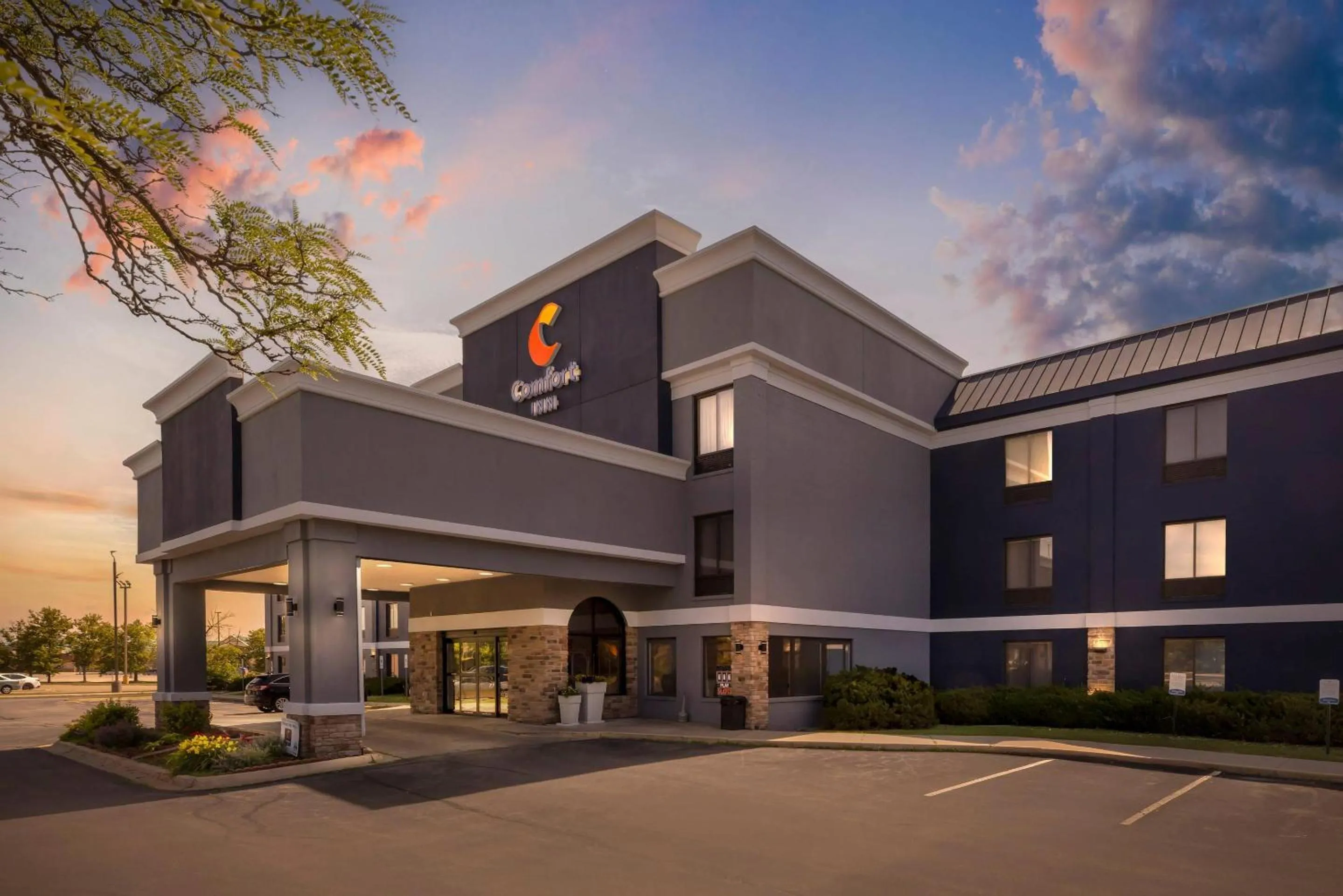Property building in Comfort Inn Bourbonnais near I-57