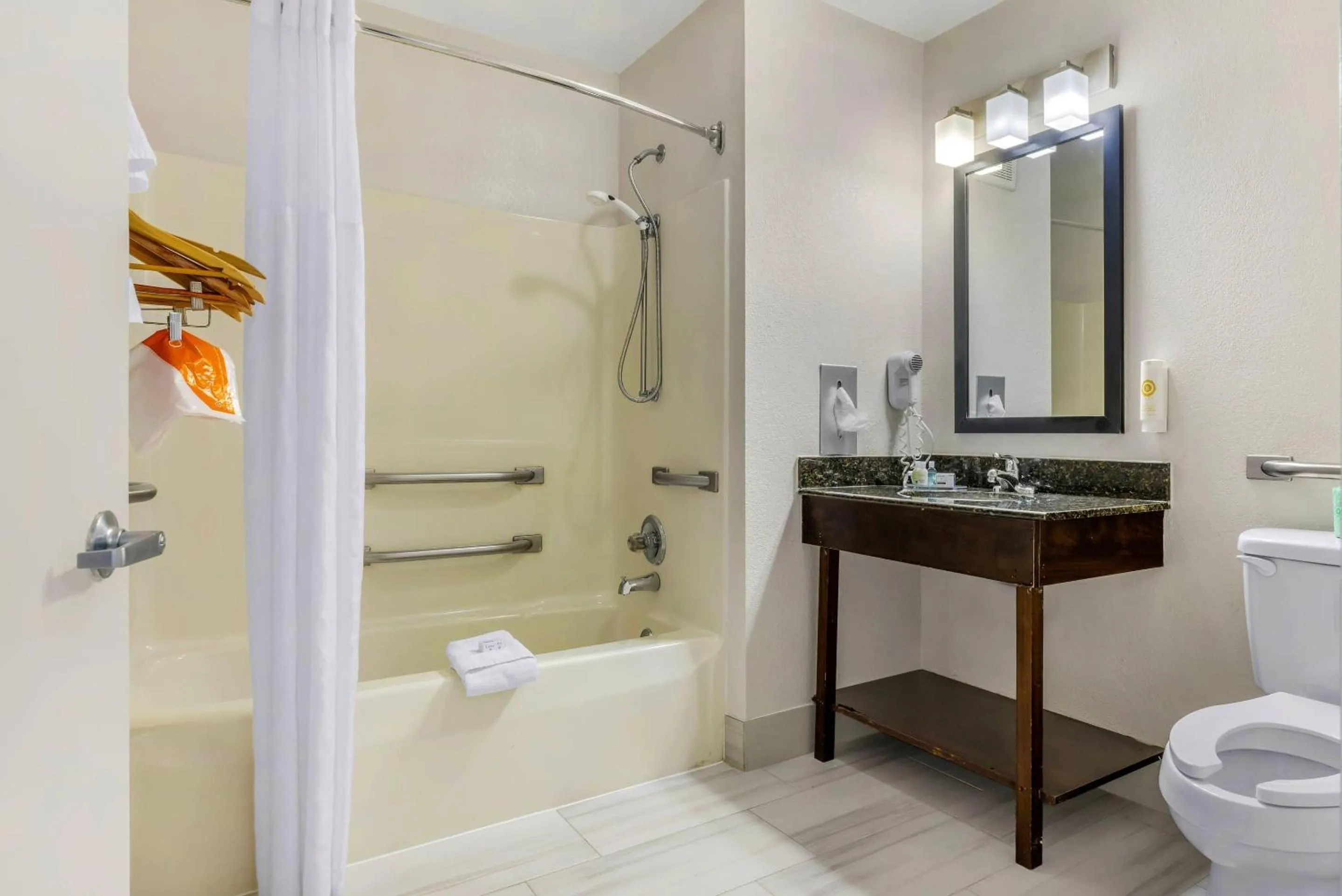 Bathroom in Comfort Inn Bourbonnais near I-57