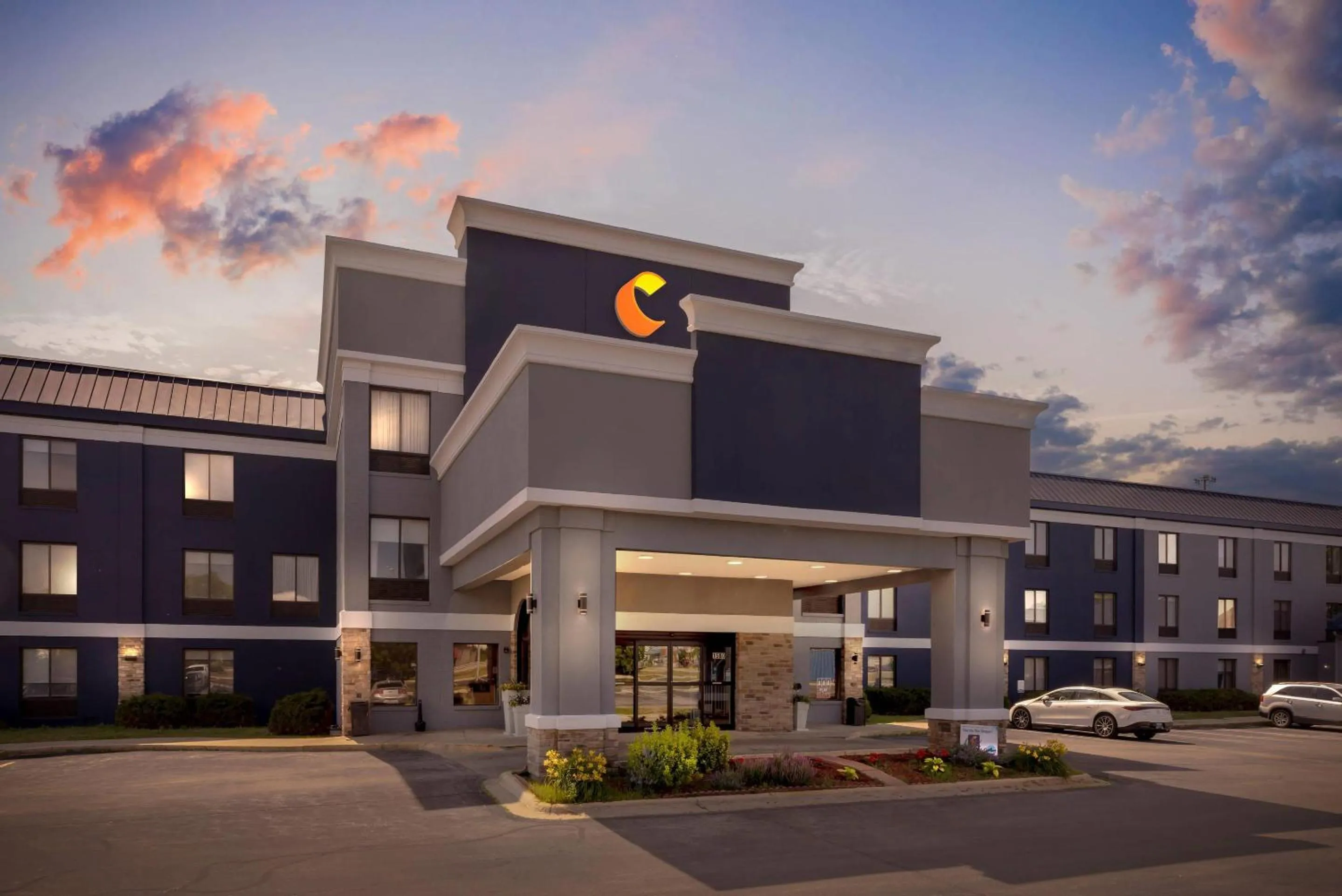 Property building in Comfort Inn Bourbonnais near I-57