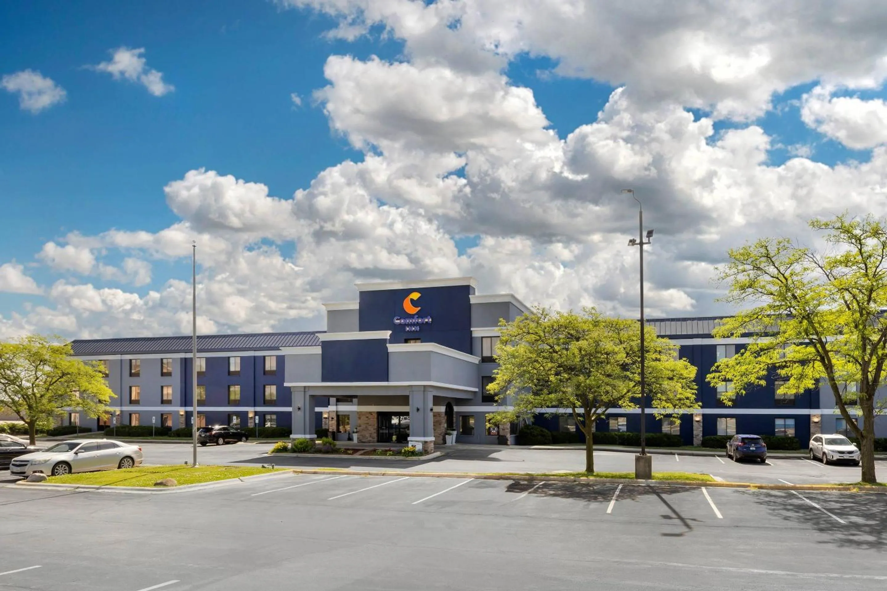 Property building in Comfort Inn Bourbonnais near I-57