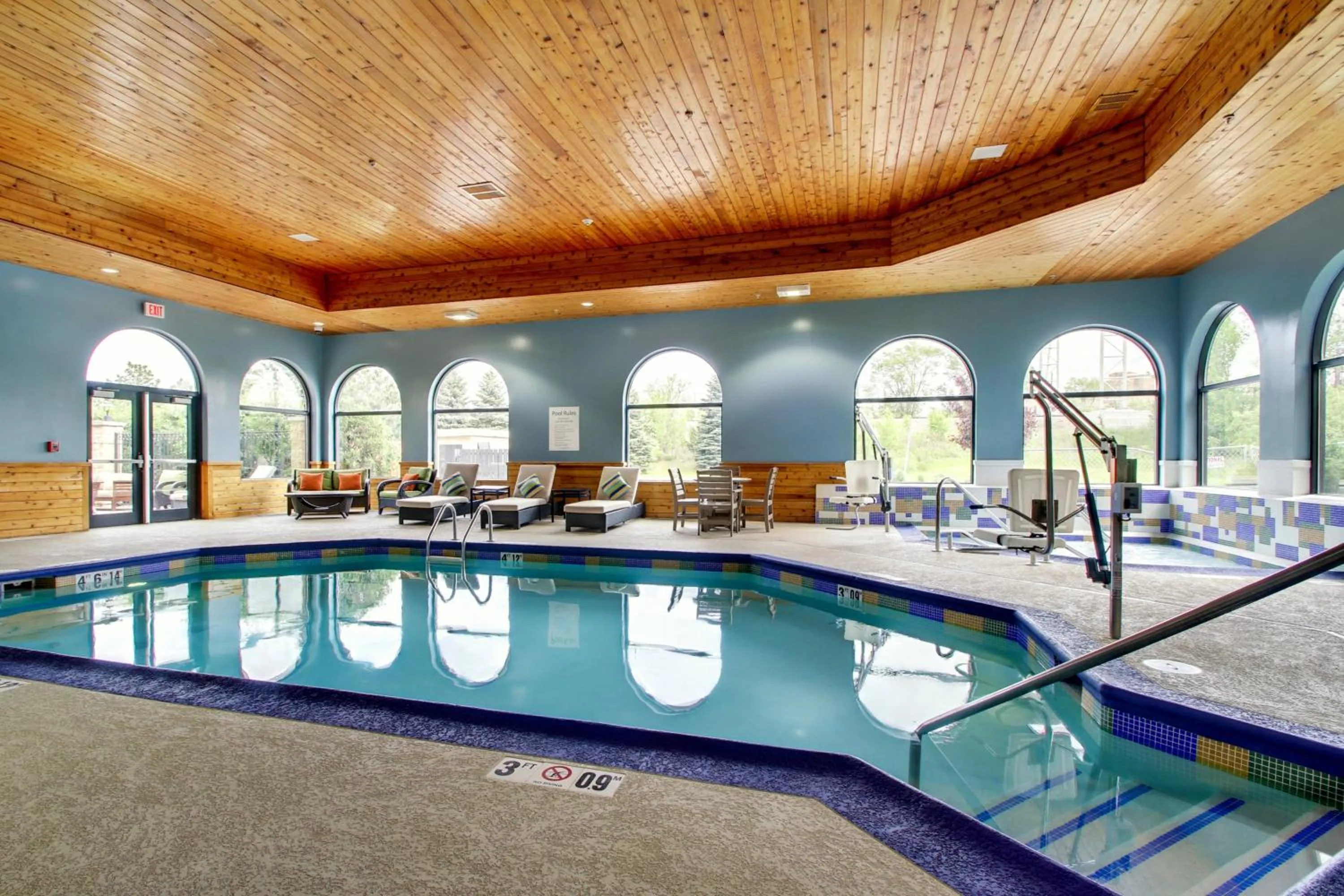 Swimming pool in Holiday Inn Express & Suites Aurora - Naperville by IHG