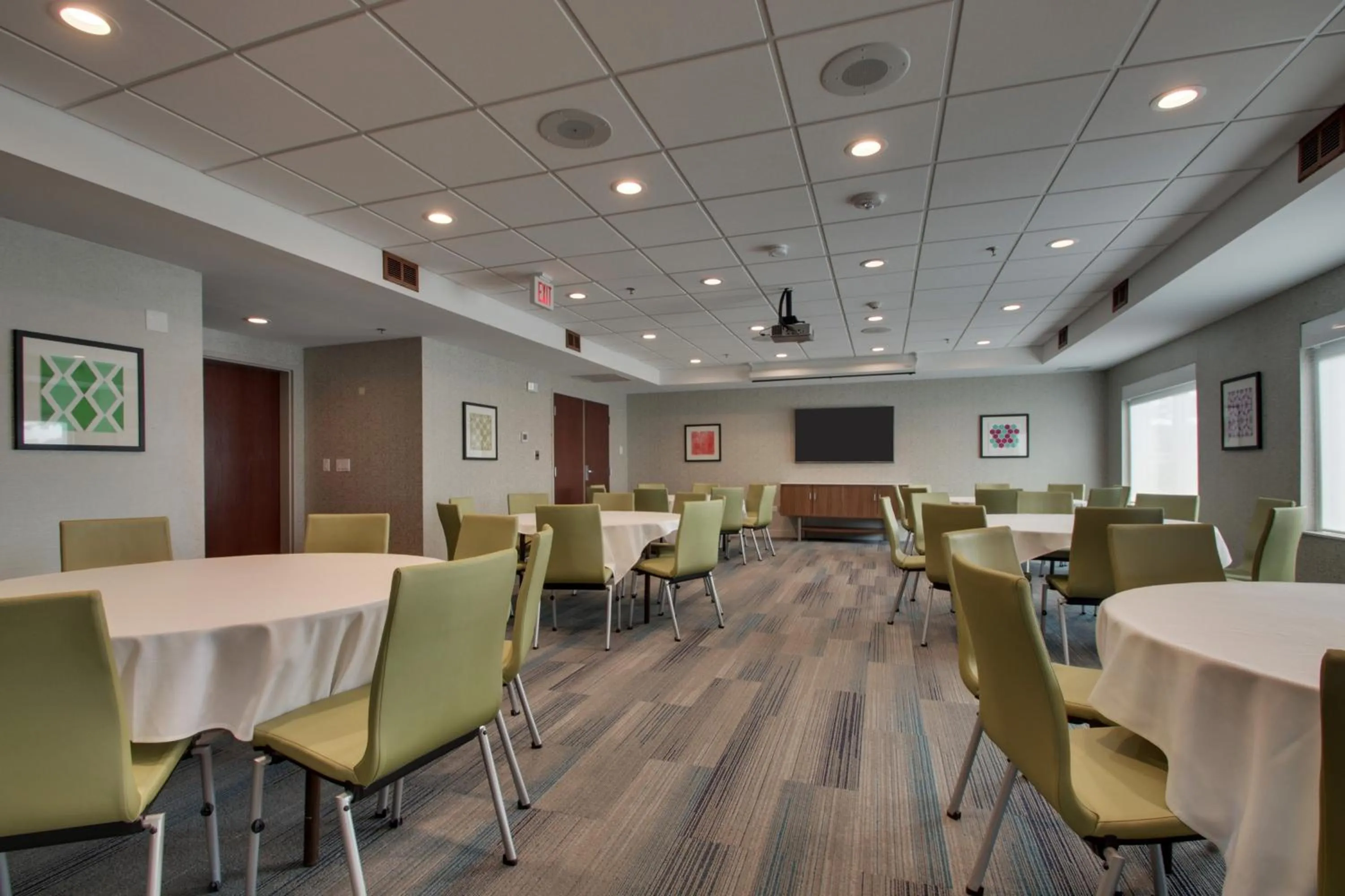 Meeting/conference room in Holiday Inn Express & Suites Aurora - Naperville by IHG