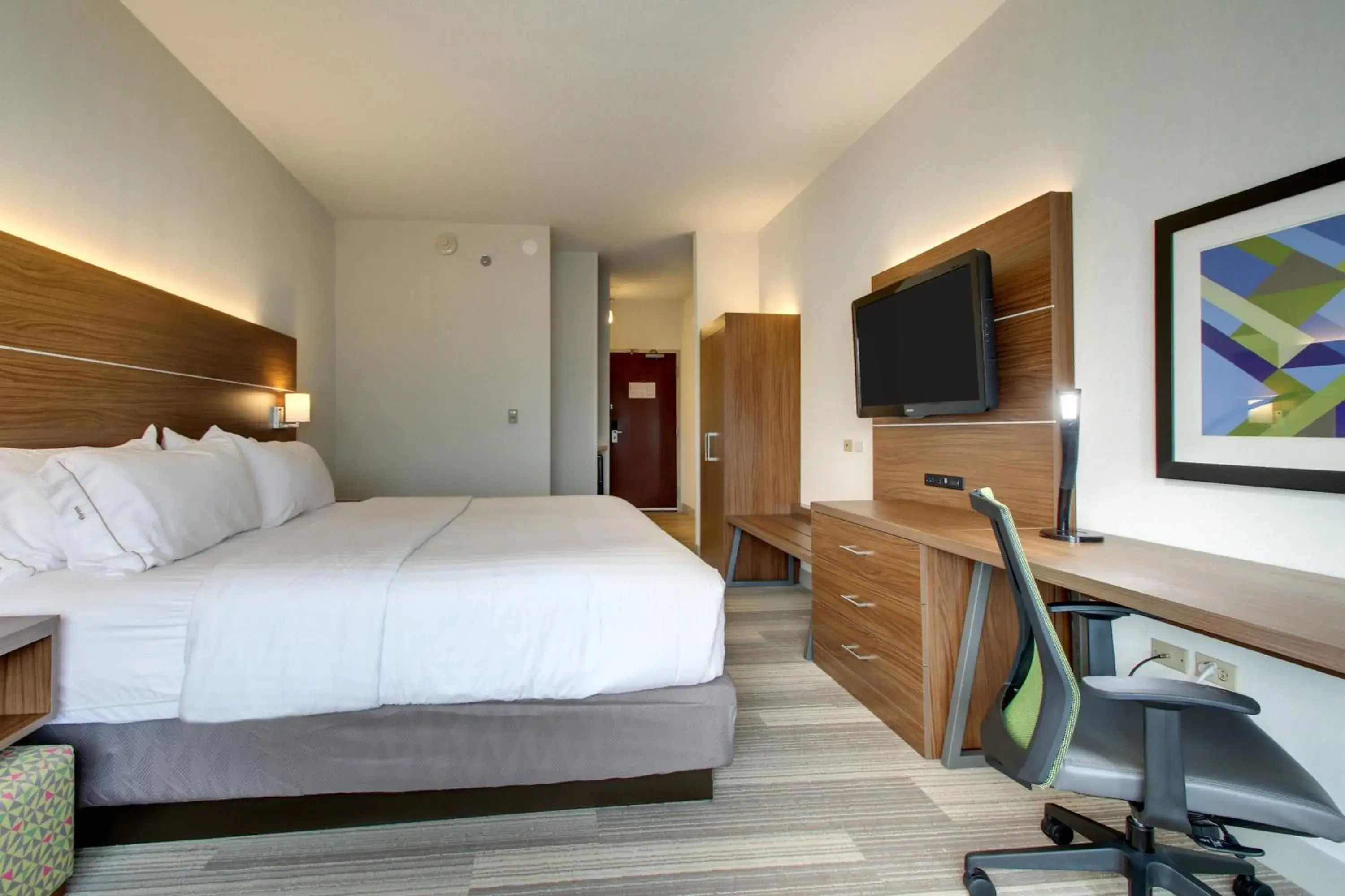 King Room - Mobility Accessible - Roll-in Shower in Holiday Inn Express & Suites Aurora - Naperville by IHG King Room - Mobility Accessible - Roll-in Shower in Holiday Inn Express & Suites Aurora - Naperville by IHG