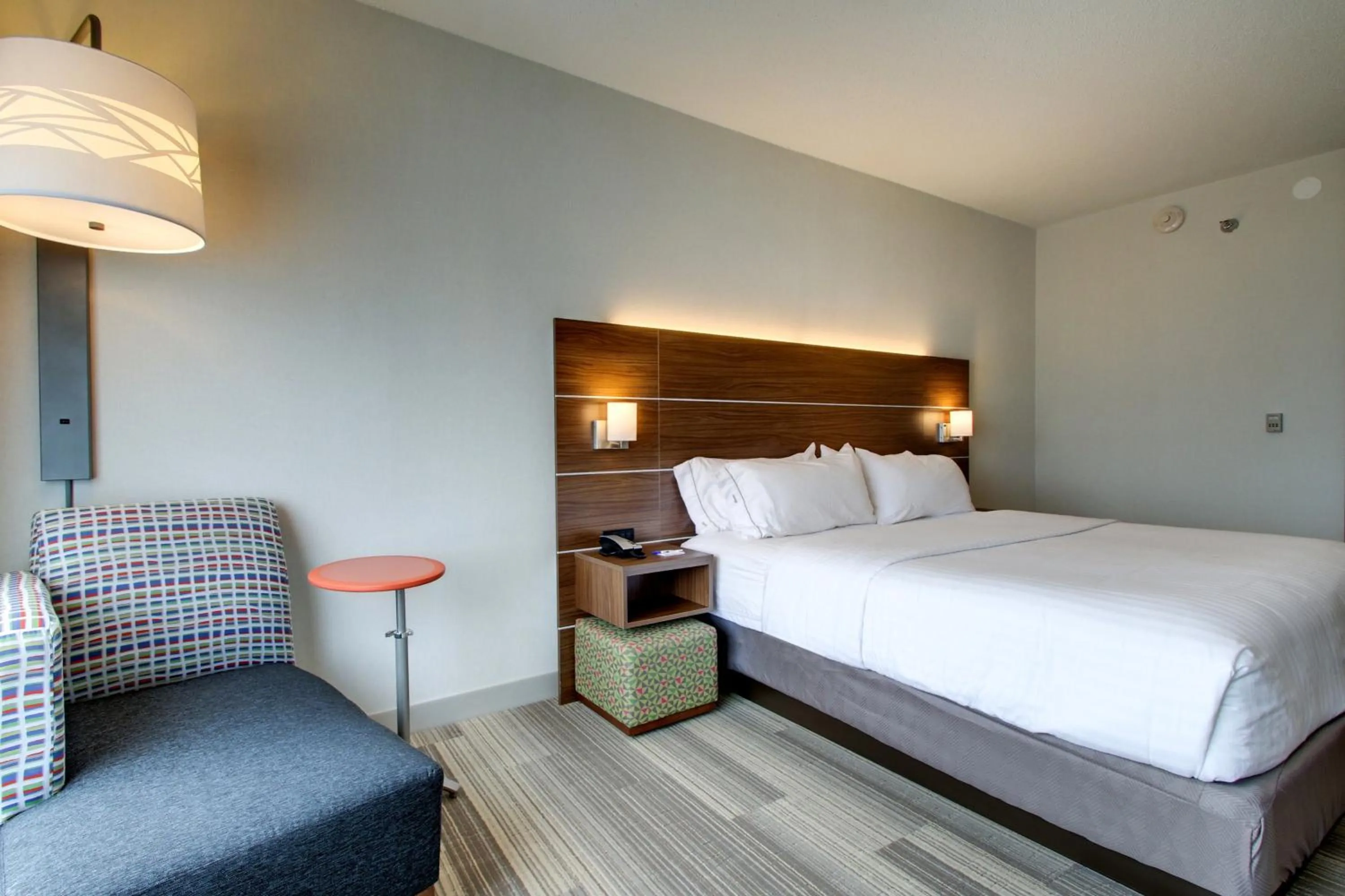 Bedroom, Bed in Holiday Inn Express & Suites Aurora - Naperville by IHG