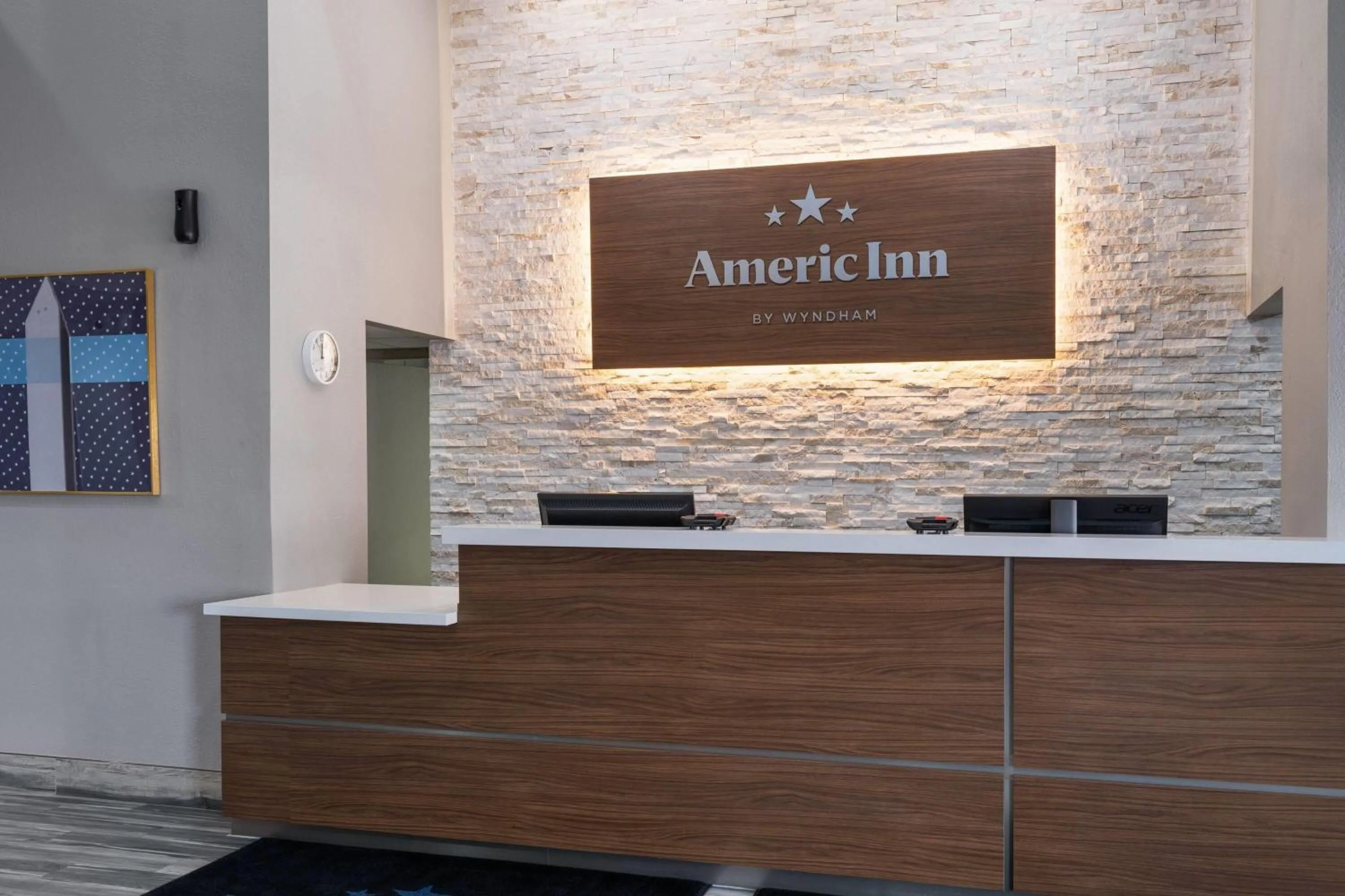 Lobby or reception in AmericInn by Wyndham Urbana Champaign University Area