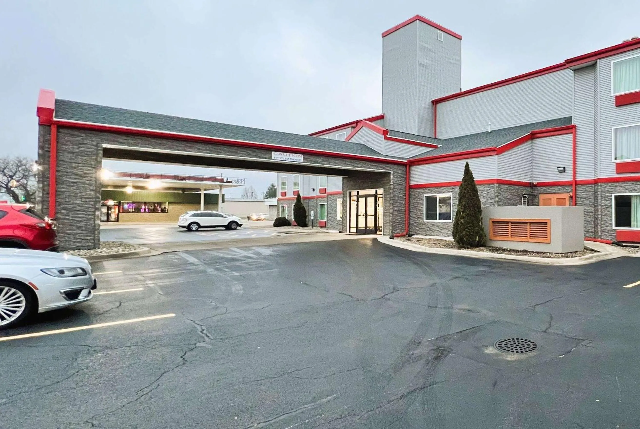 Property building in Econo Lodge Champaign Urbana – University Area