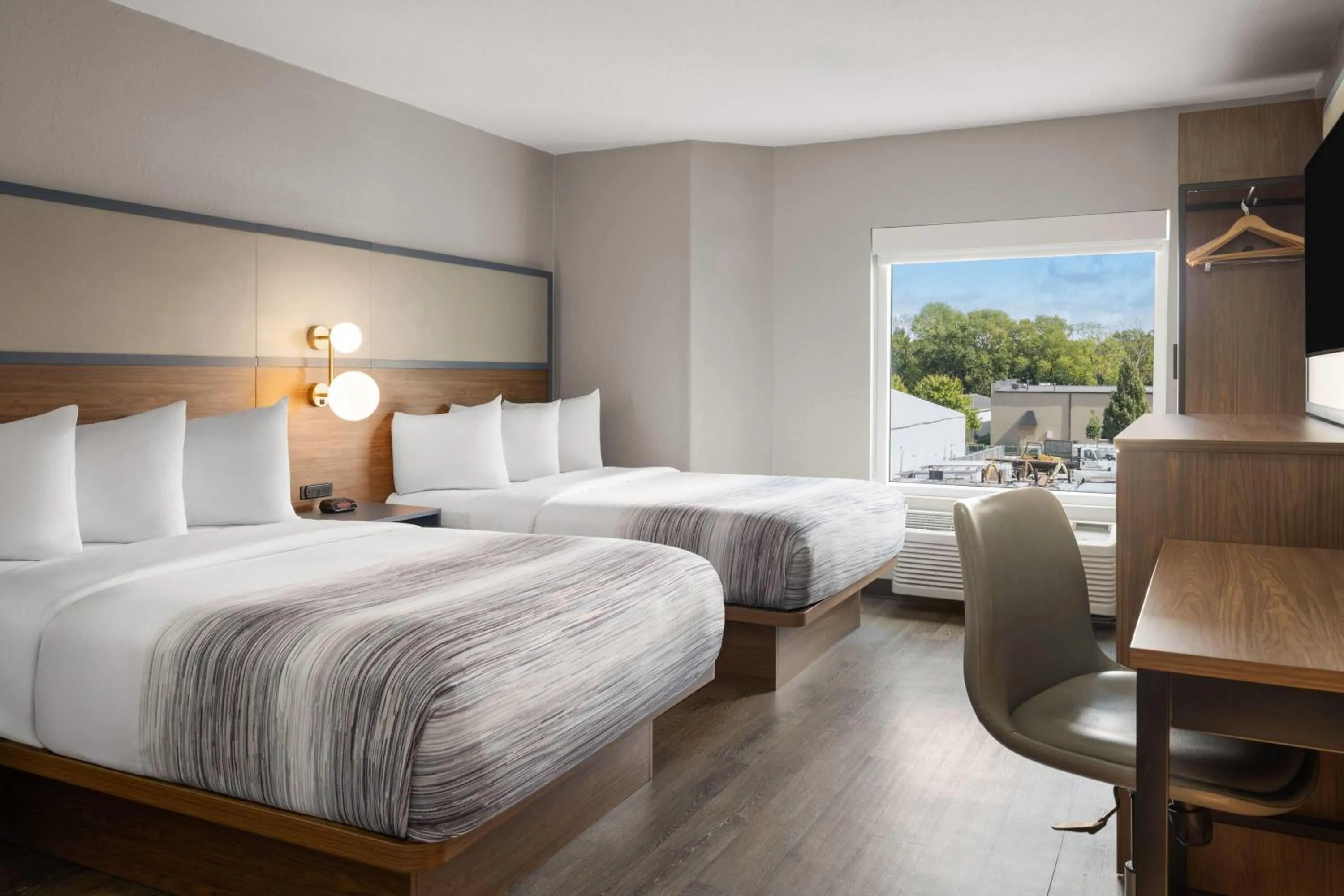 Photo of the whole room, Bed in AmericInn by Wyndham Urbana Champaign University Area