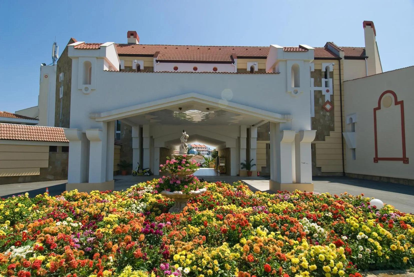 Facade/entrance in Duni Pelican Hotel - All Inclusive