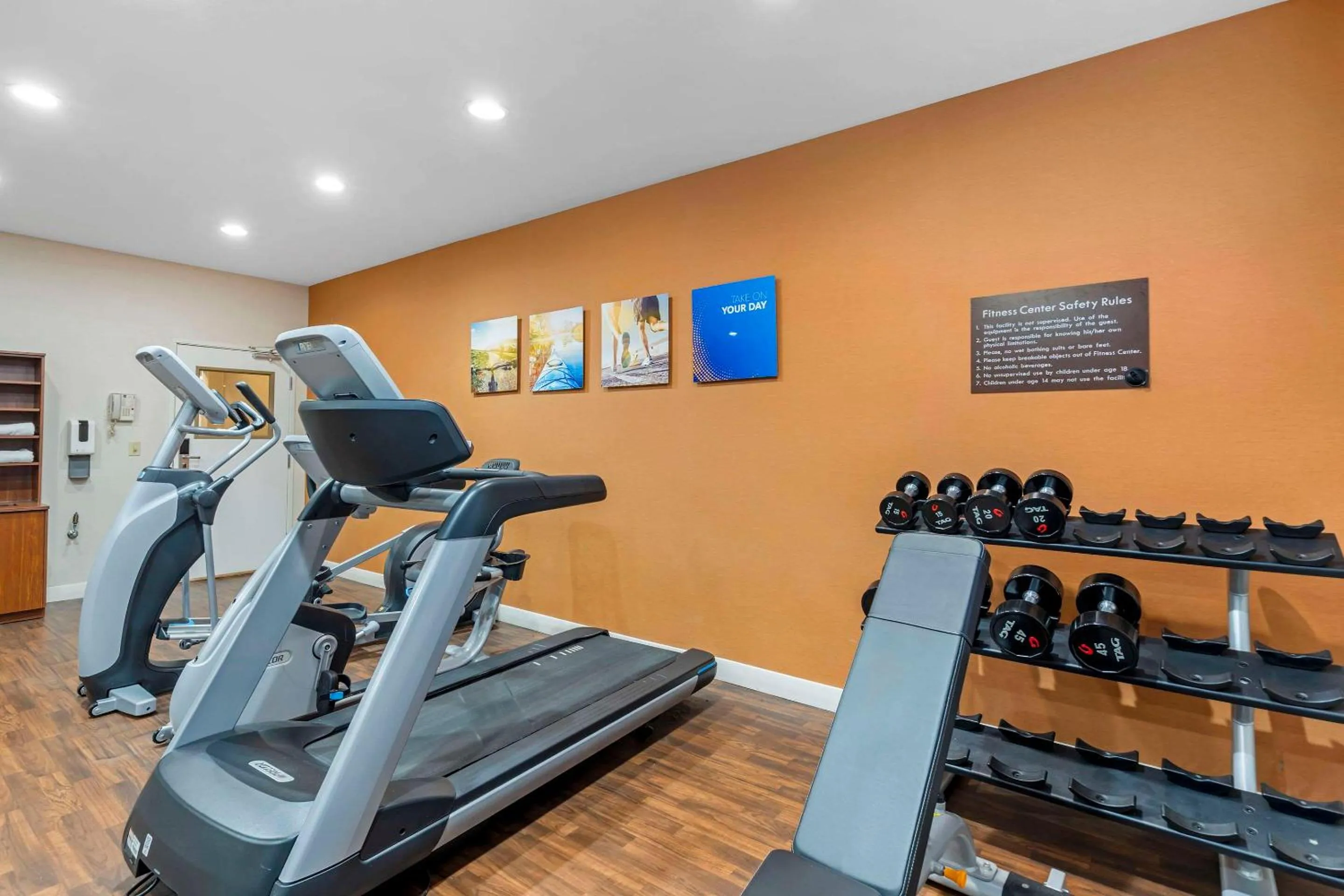 Fitness centre/facilities in Comfort Suites Normal University area
