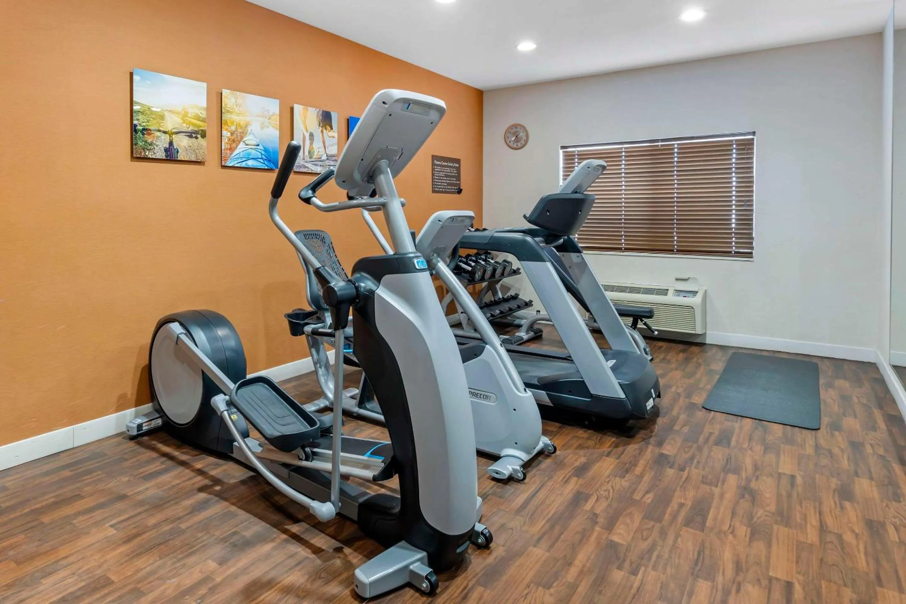 Fitness centre/facilities in Comfort Suites Normal University area
