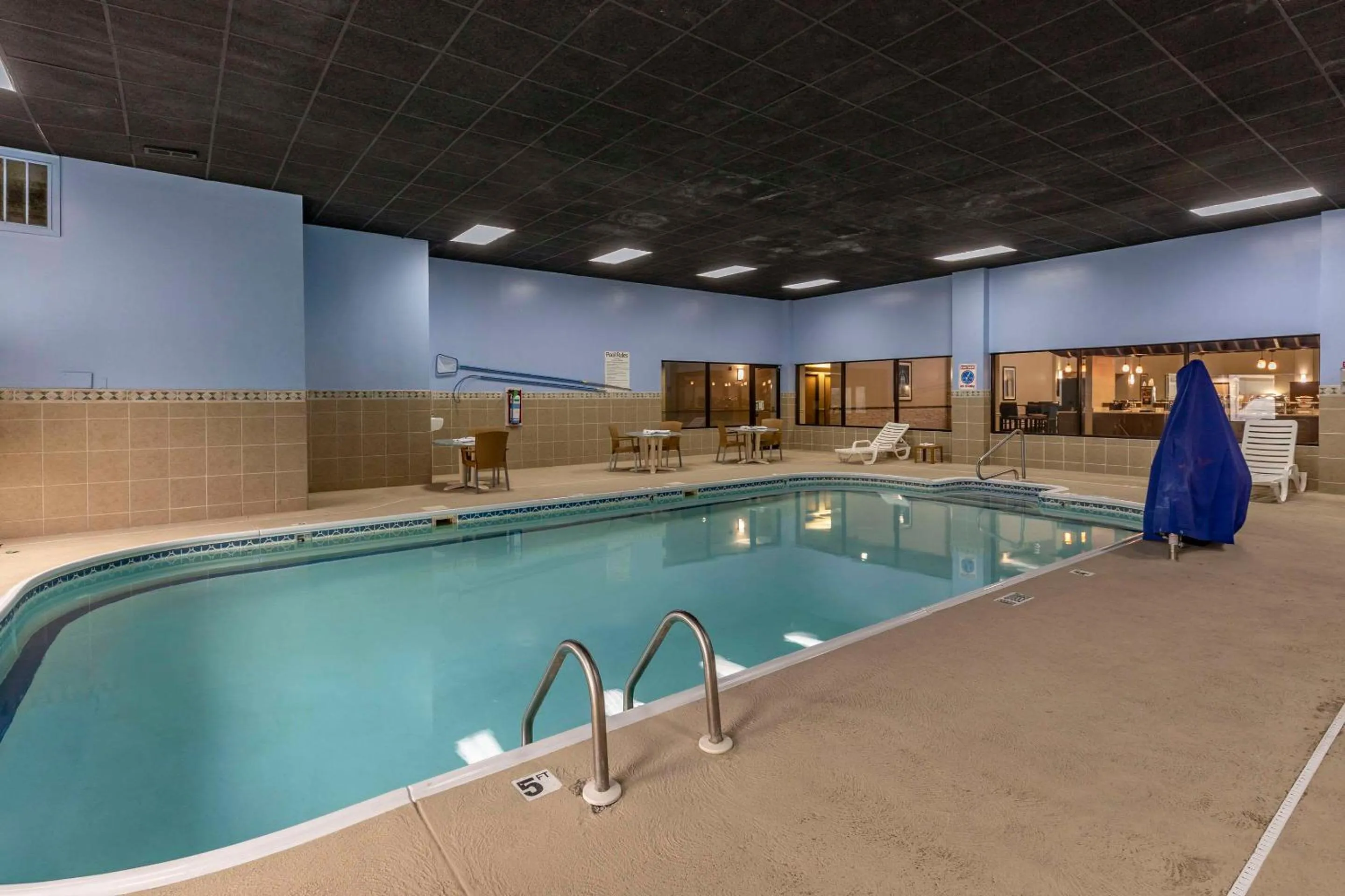 Swimming pool in Comfort Inn Collinsville near St Louis