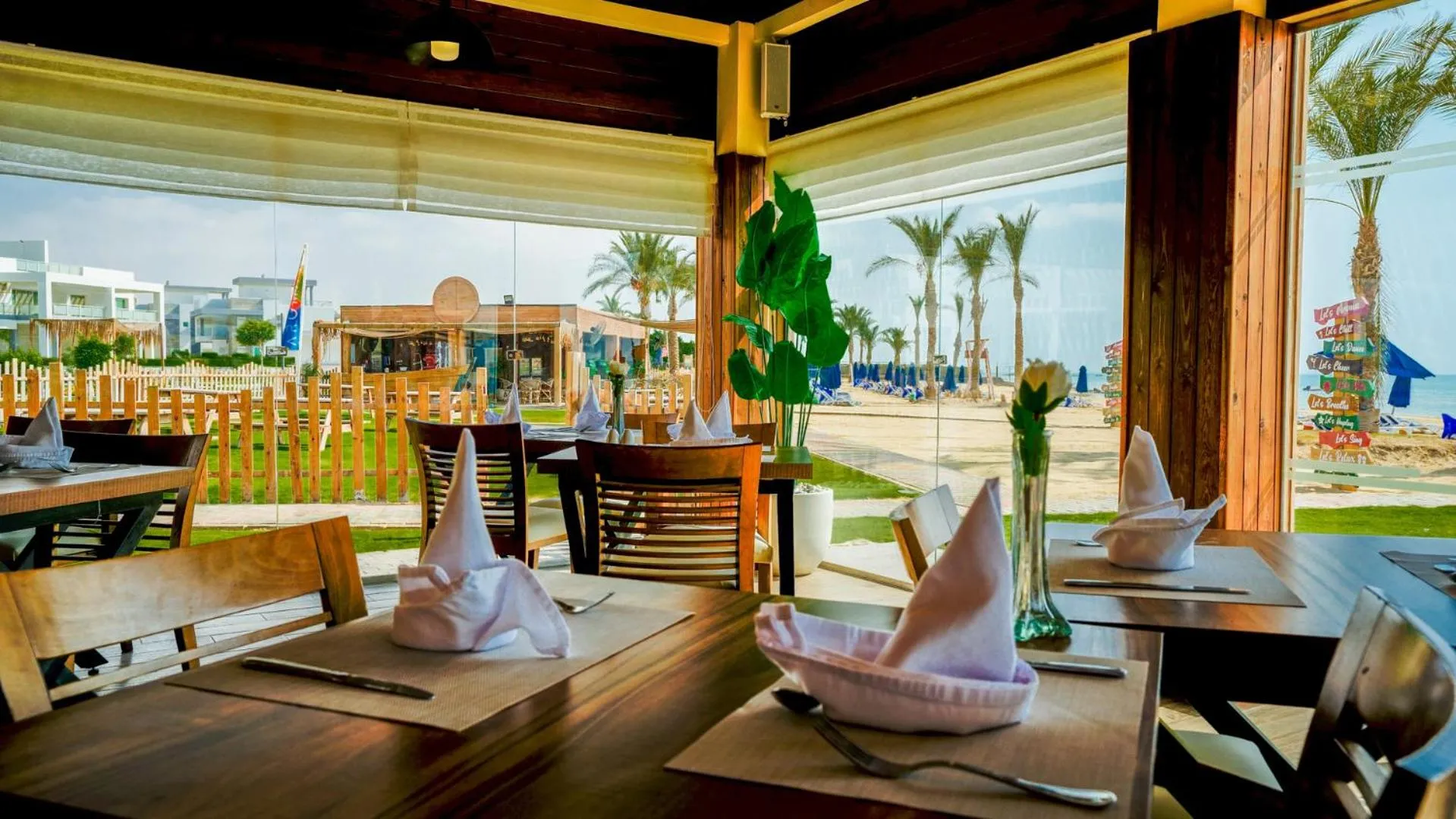 Restaurant/places to eat in SeaVille Beach Hotel by Elite Hotels & Resorts