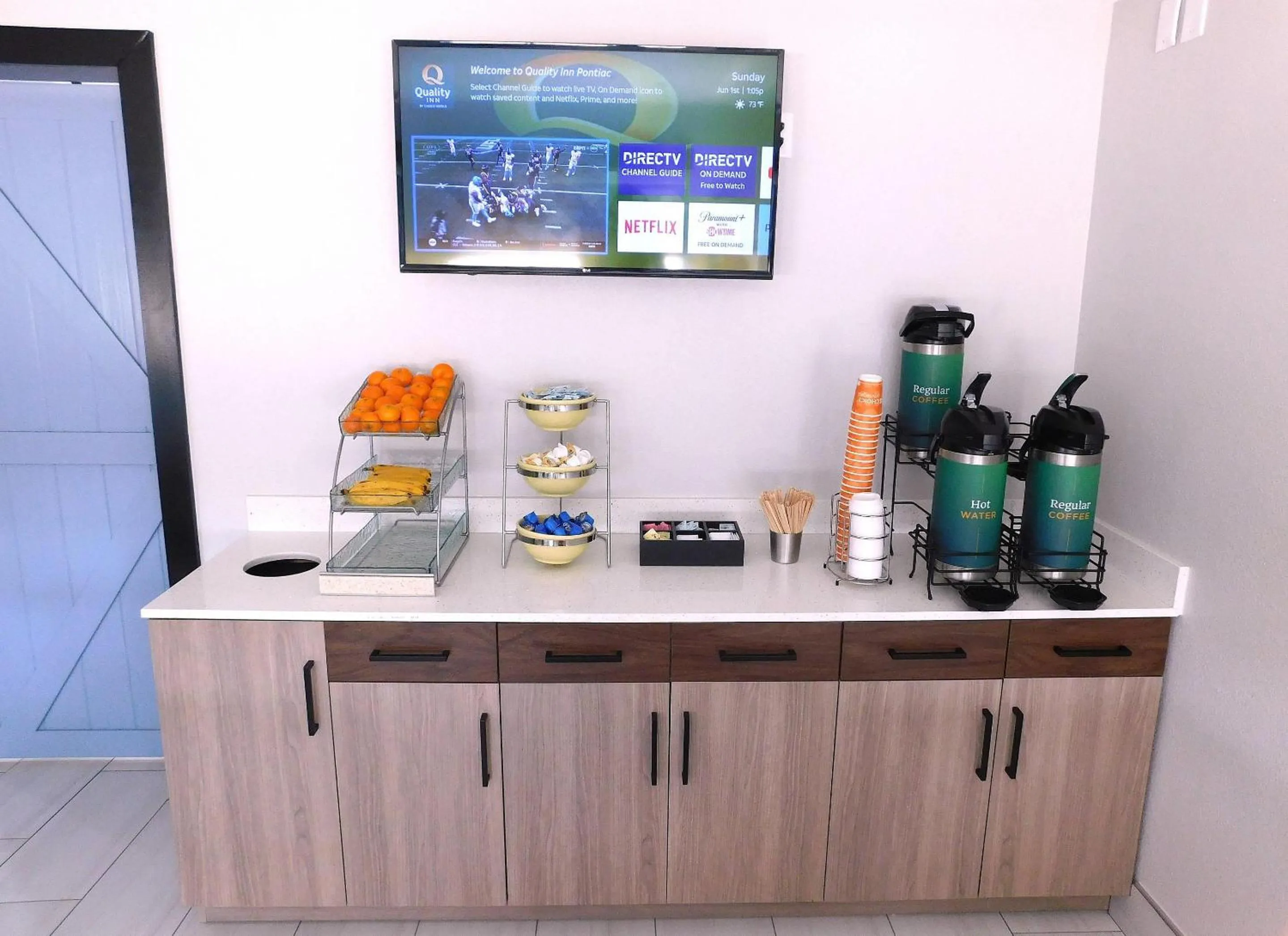 Breakfast in Quality Inn Pontiac