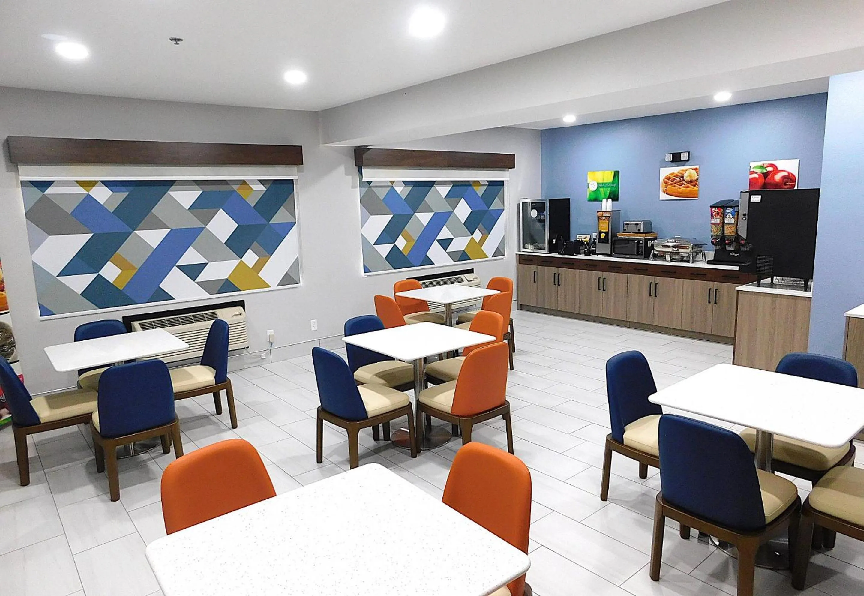 Breakfast in Quality Inn Pontiac