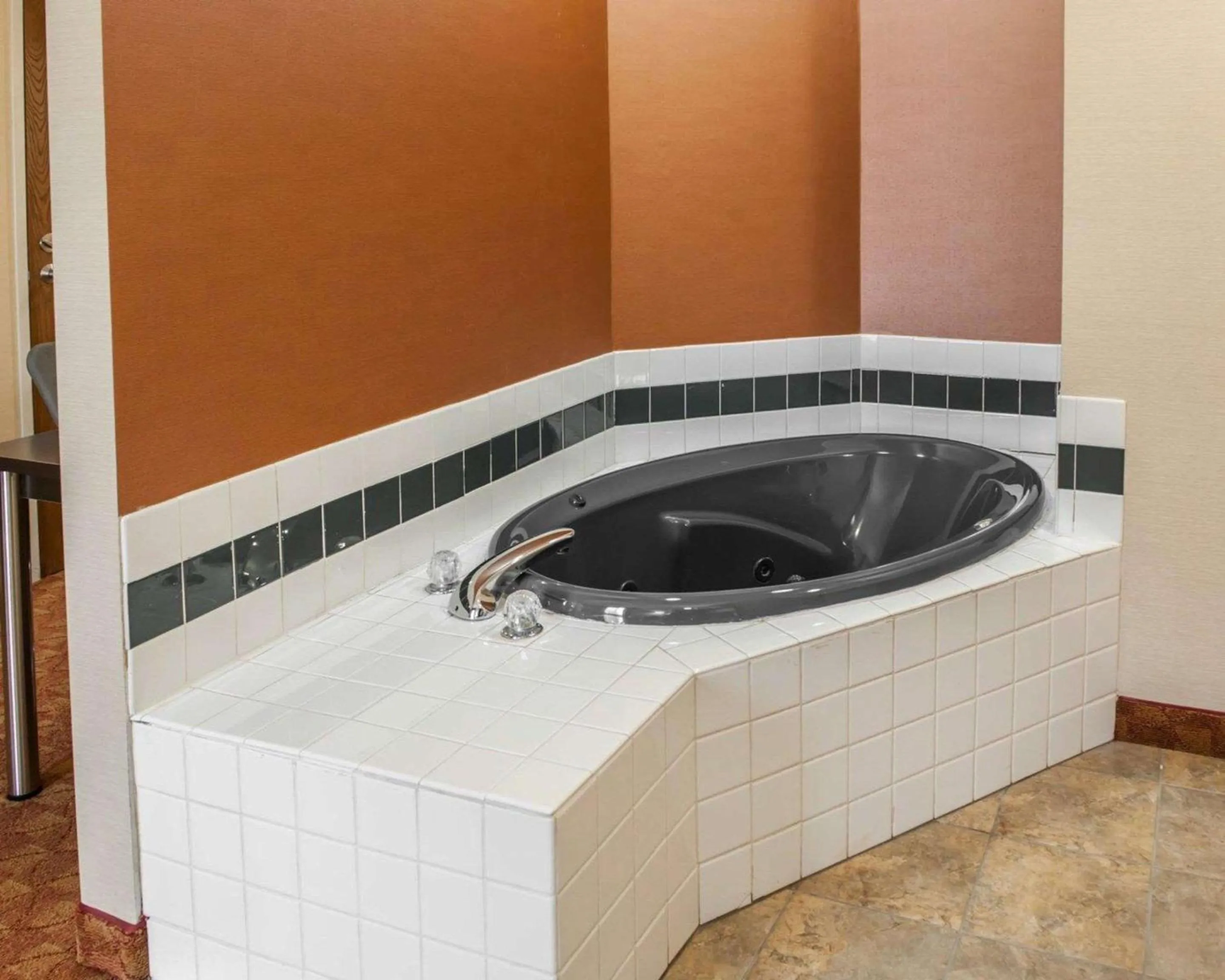 Photo of the whole room in Quality Inn Franklin I-65