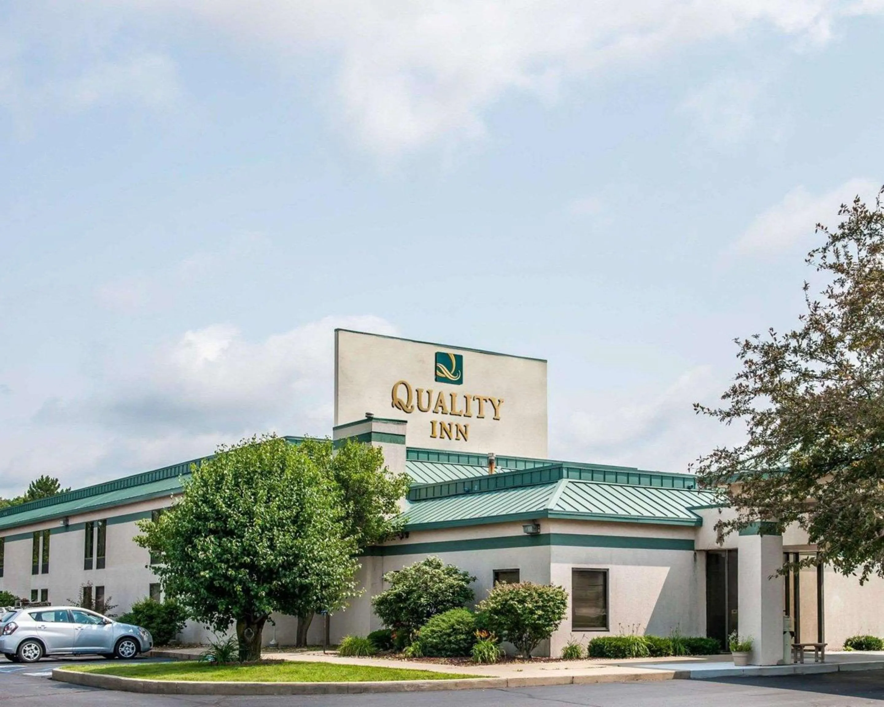 Property building in Quality Inn Rochester South