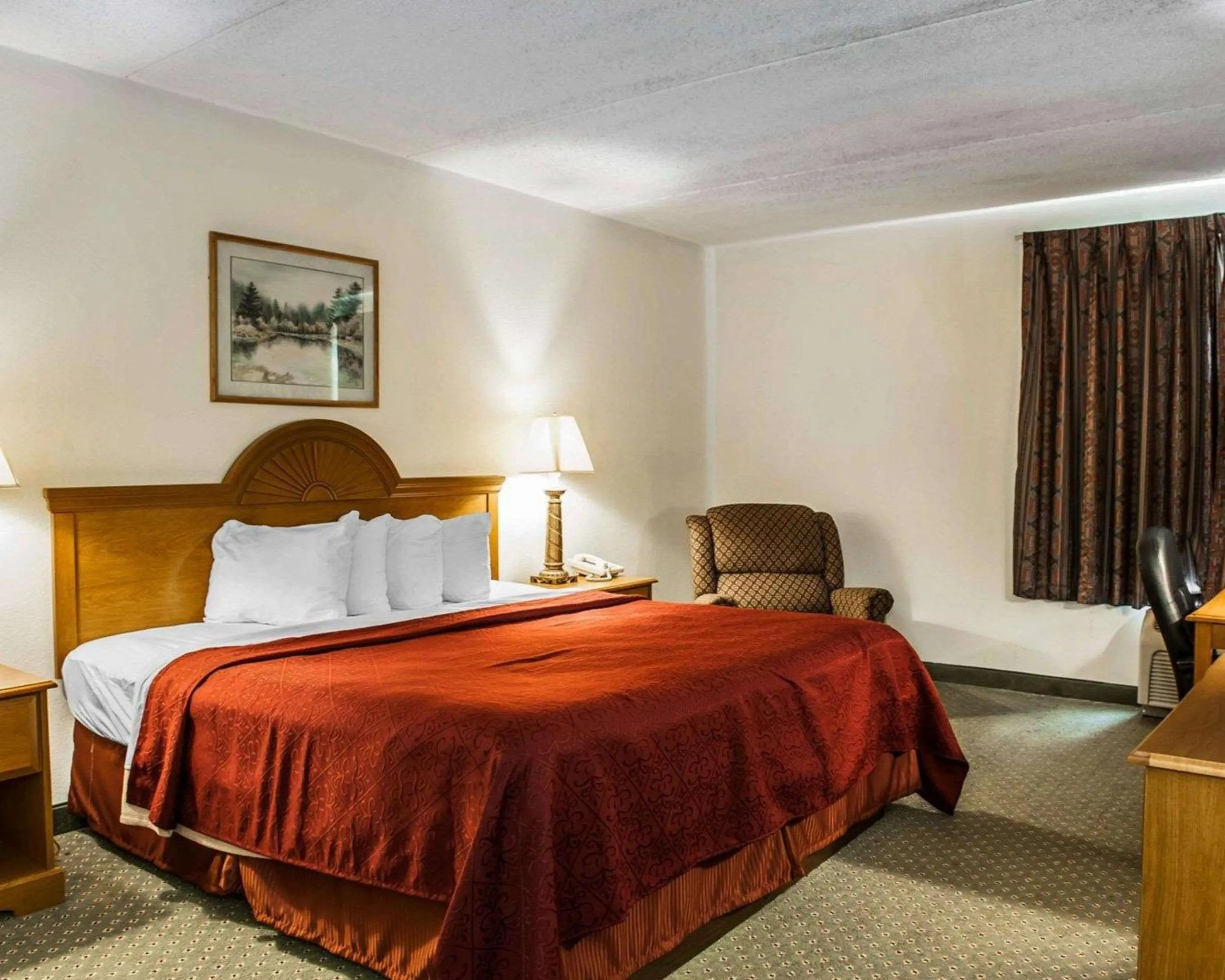 King Room with Spa Bath - Non-Smoking in Quality Inn Rochester South