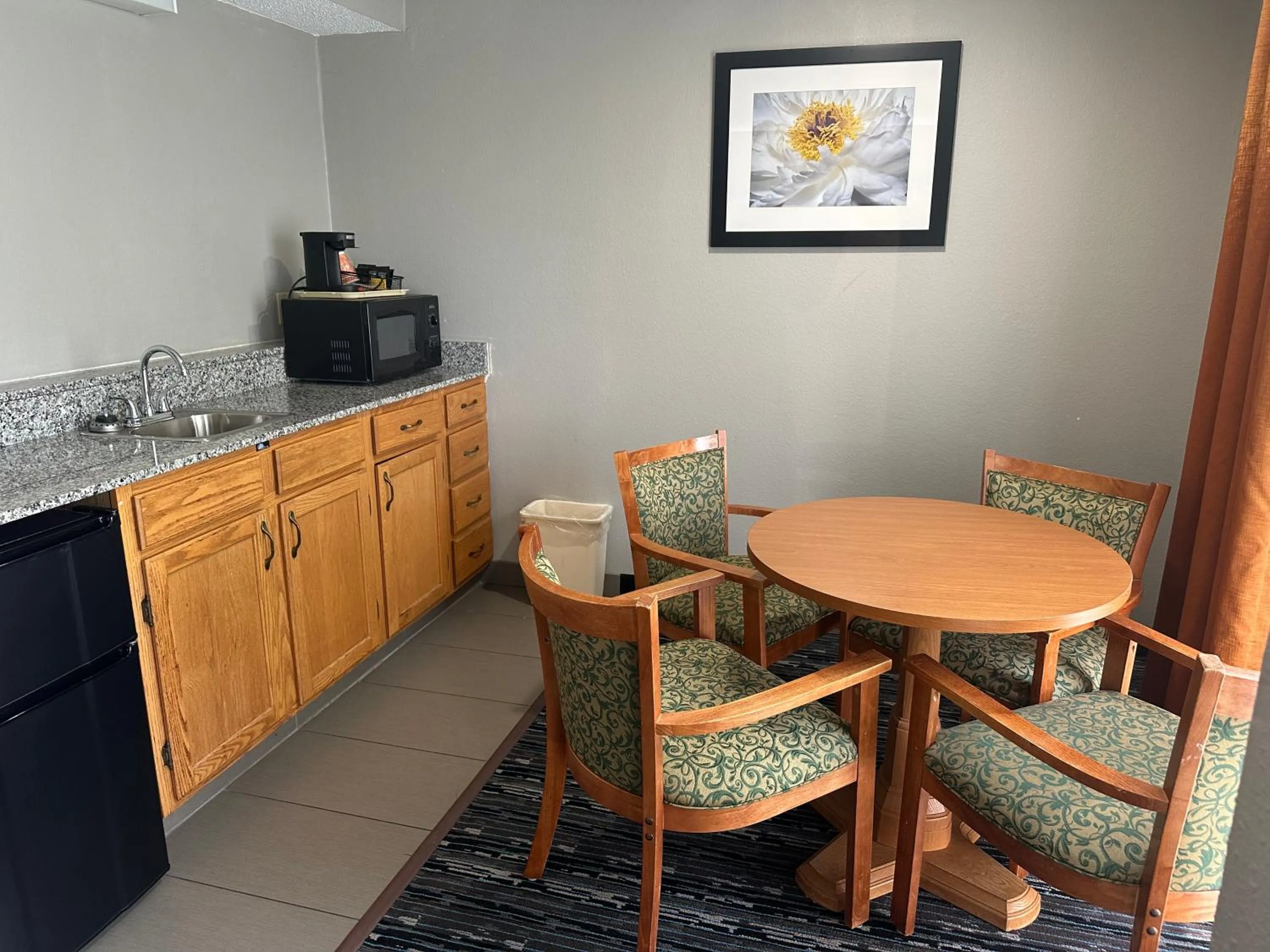 Kitchen or kitchenette in Quality Inn Rochester South