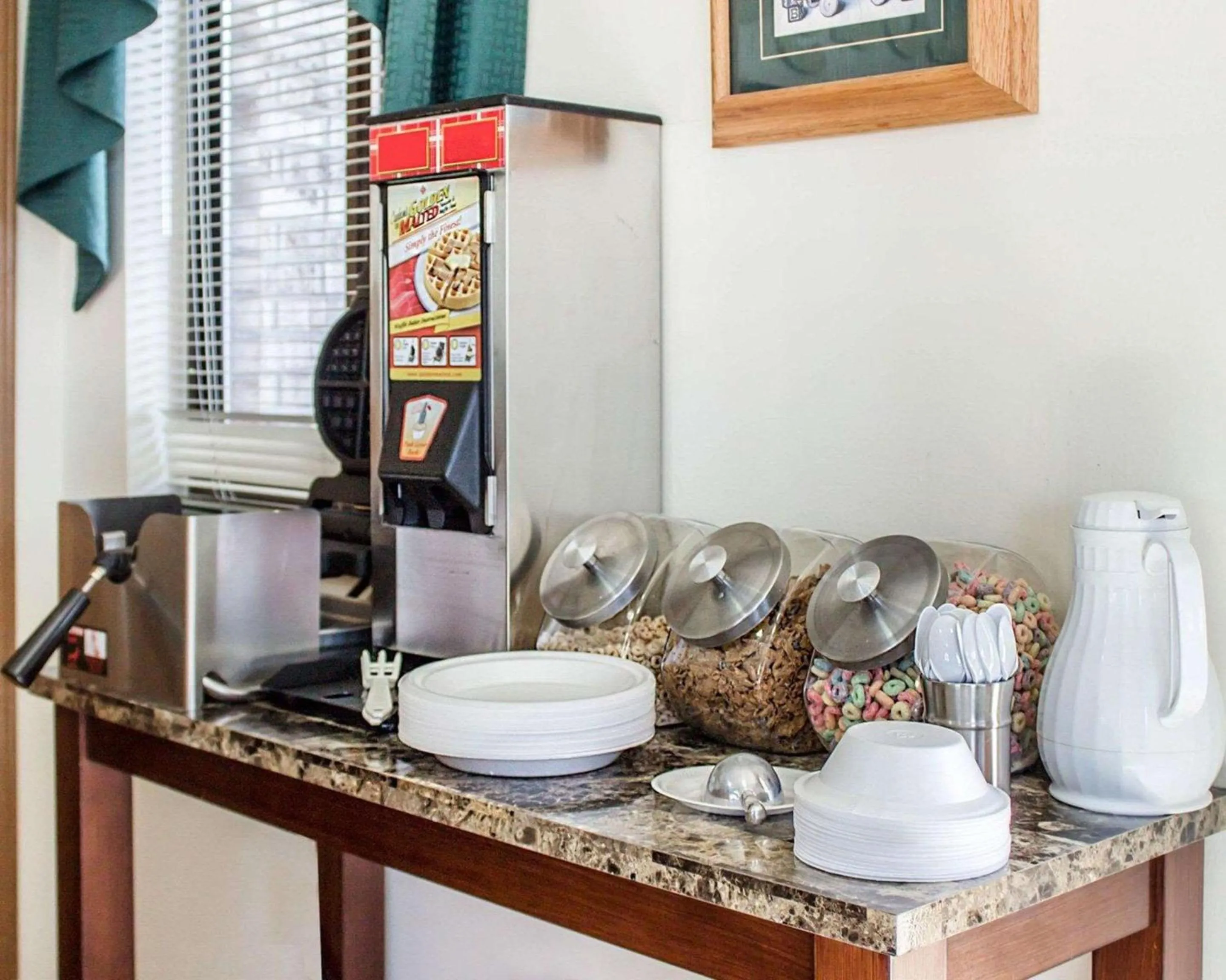 Restaurant/places to eat in Econo Lodge Elkhart North