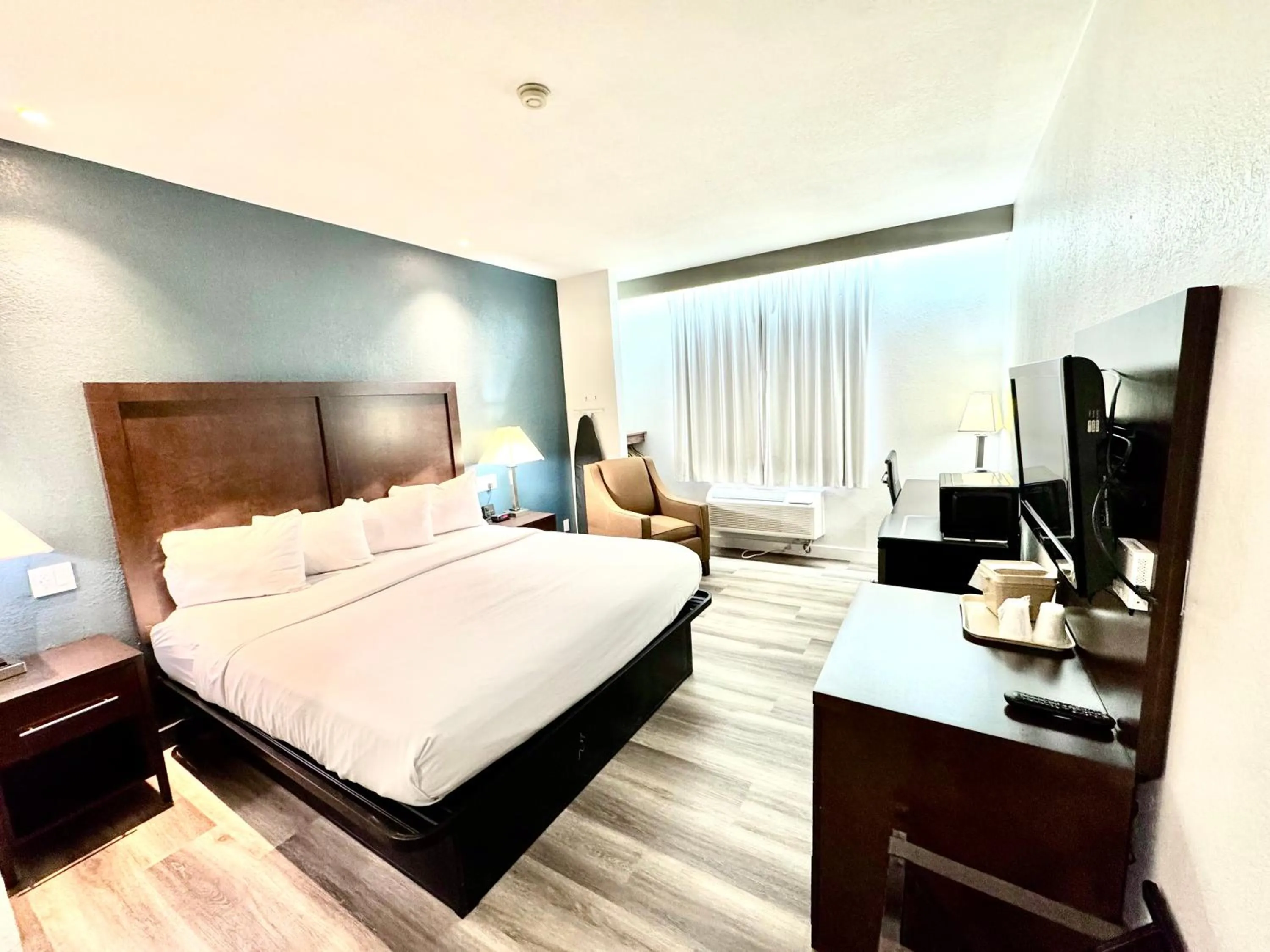 Bedroom, Bed in Baymont by Wyndham Richmond I-70