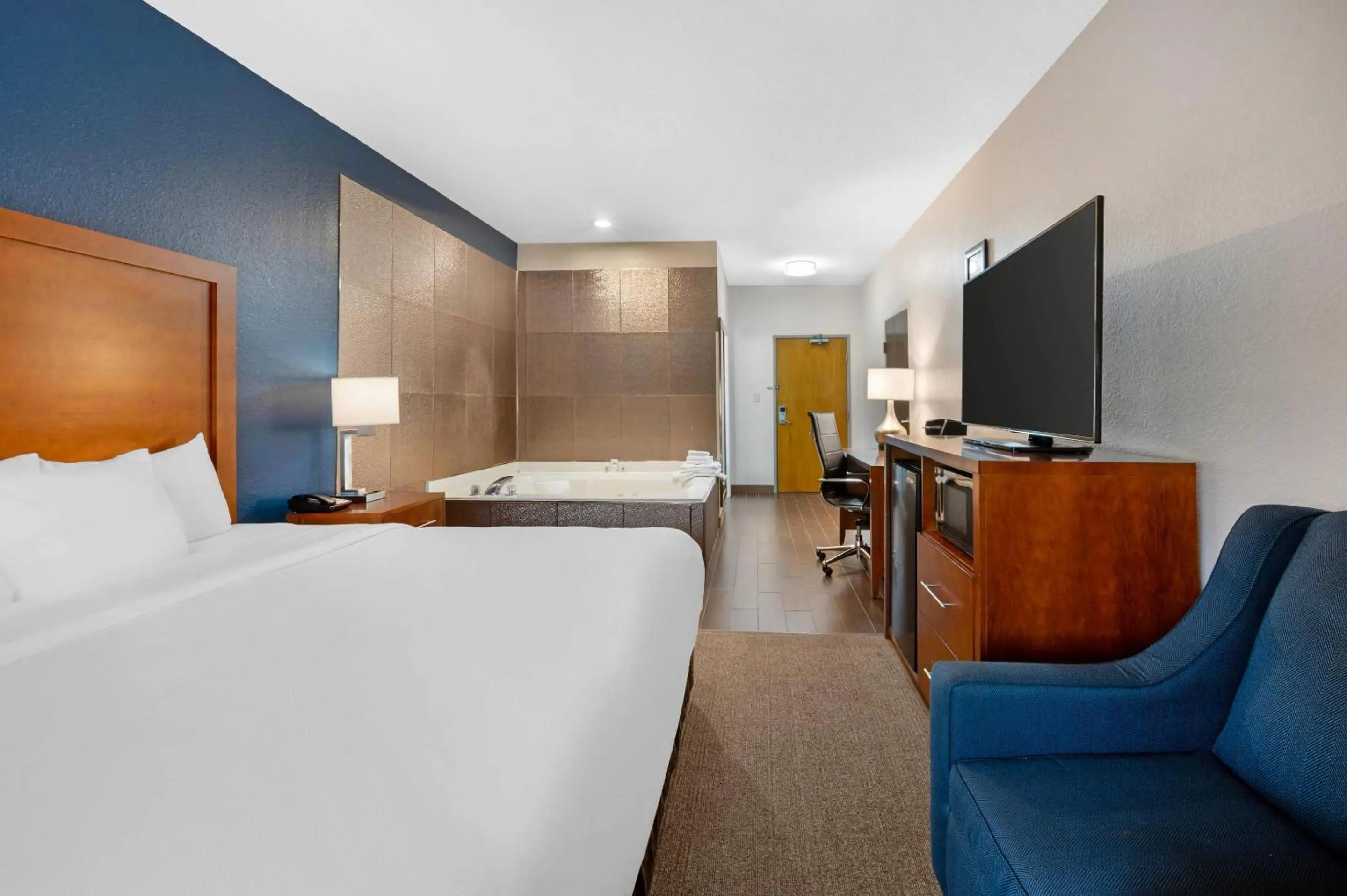 Bedroom, Bed in Comfort Inn & Suites North Greenfield