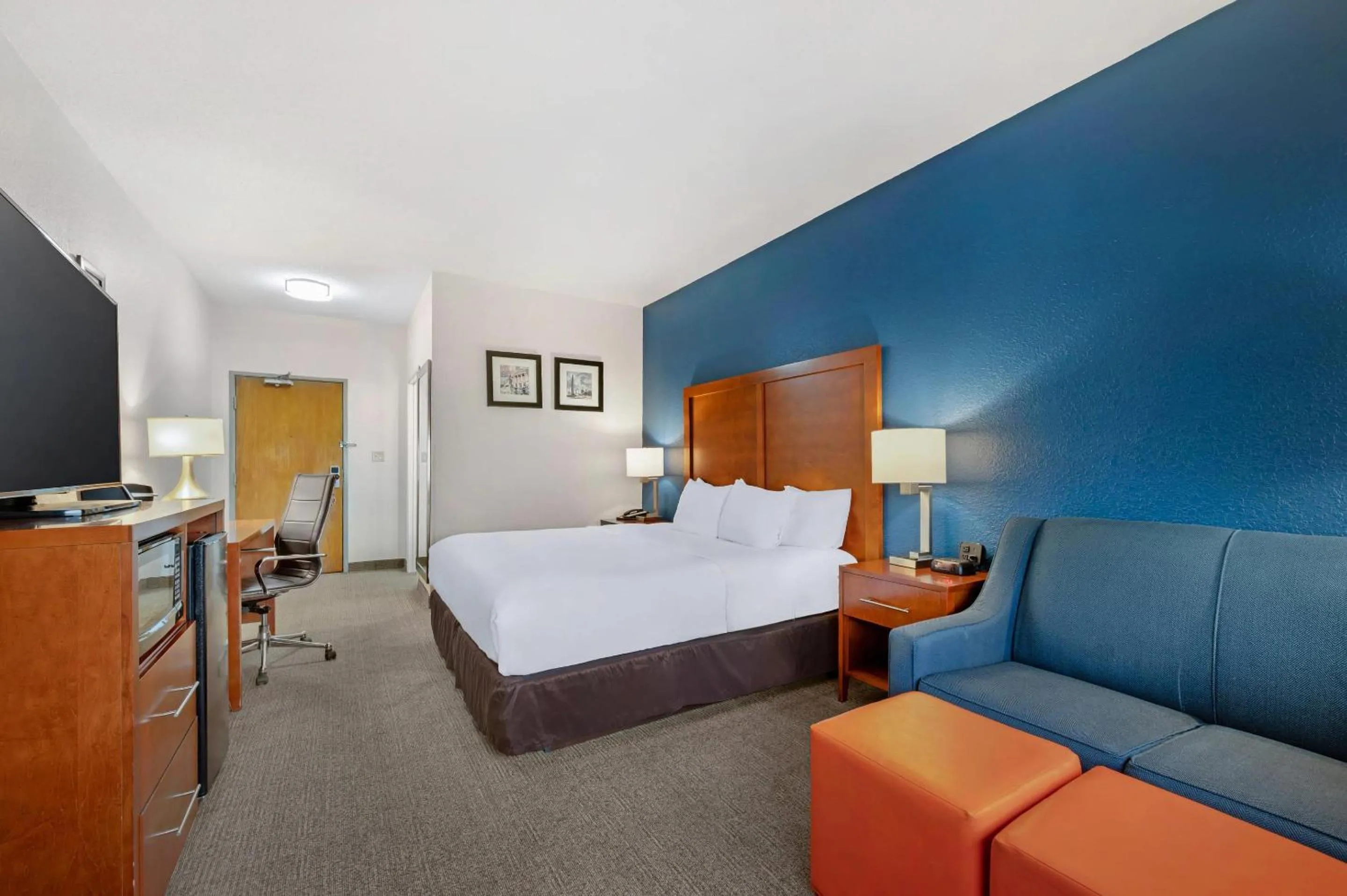 Bedroom, Bed in Comfort Inn & Suites North Greenfield