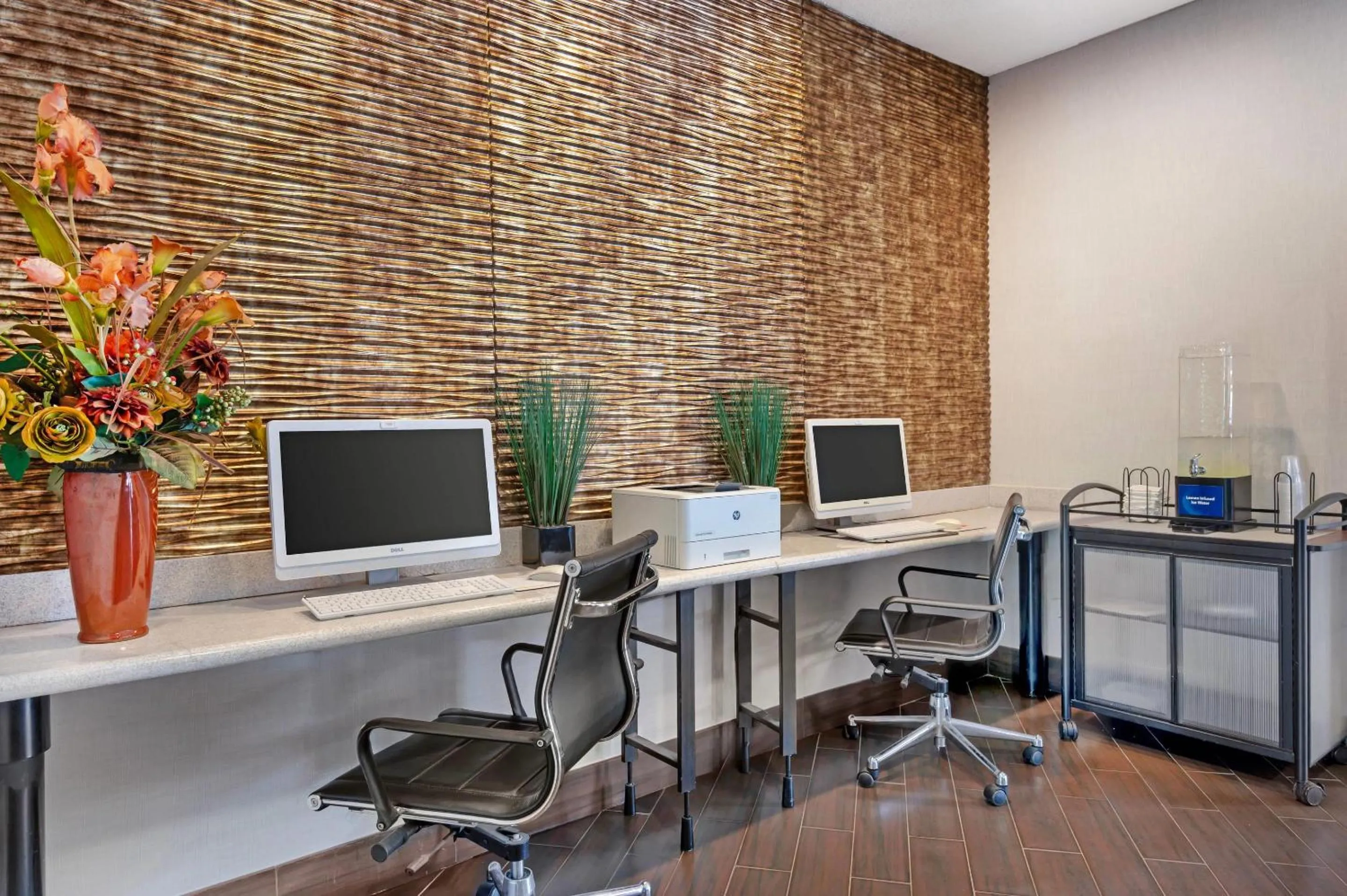 Business facilities in Comfort Inn & Suites North Greenfield