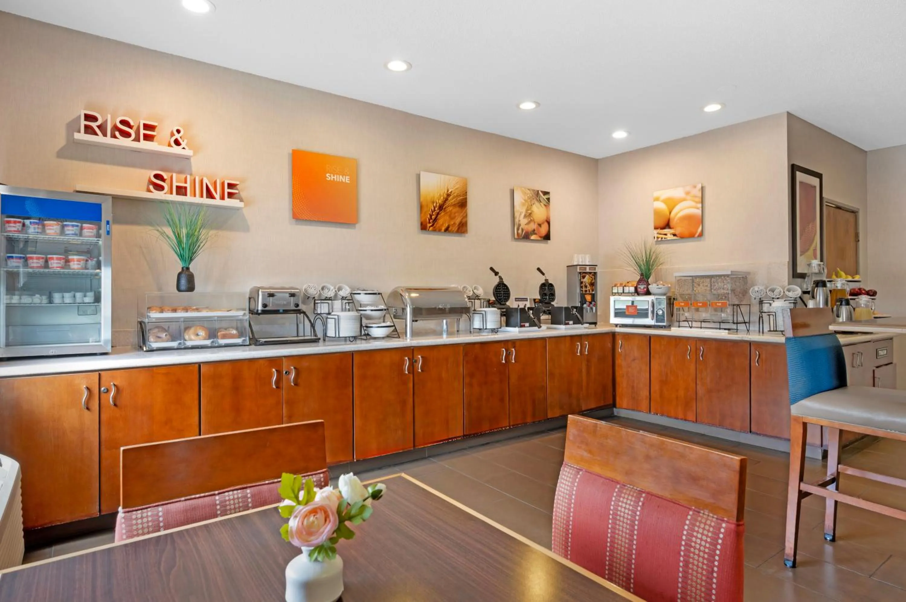 Food in Comfort Inn & Suites North Greenfield