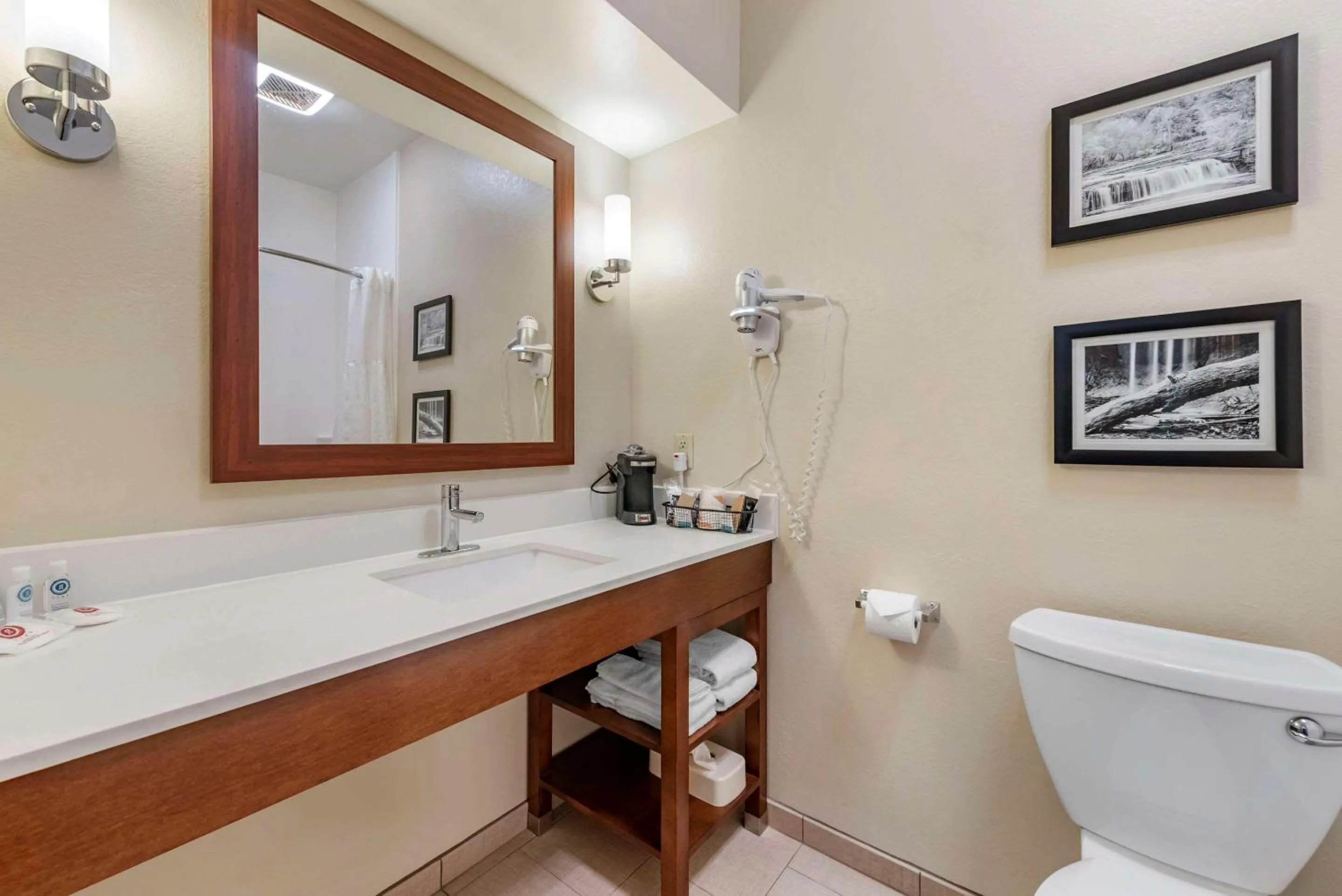 Bedroom in Comfort Inn Crawfordsville