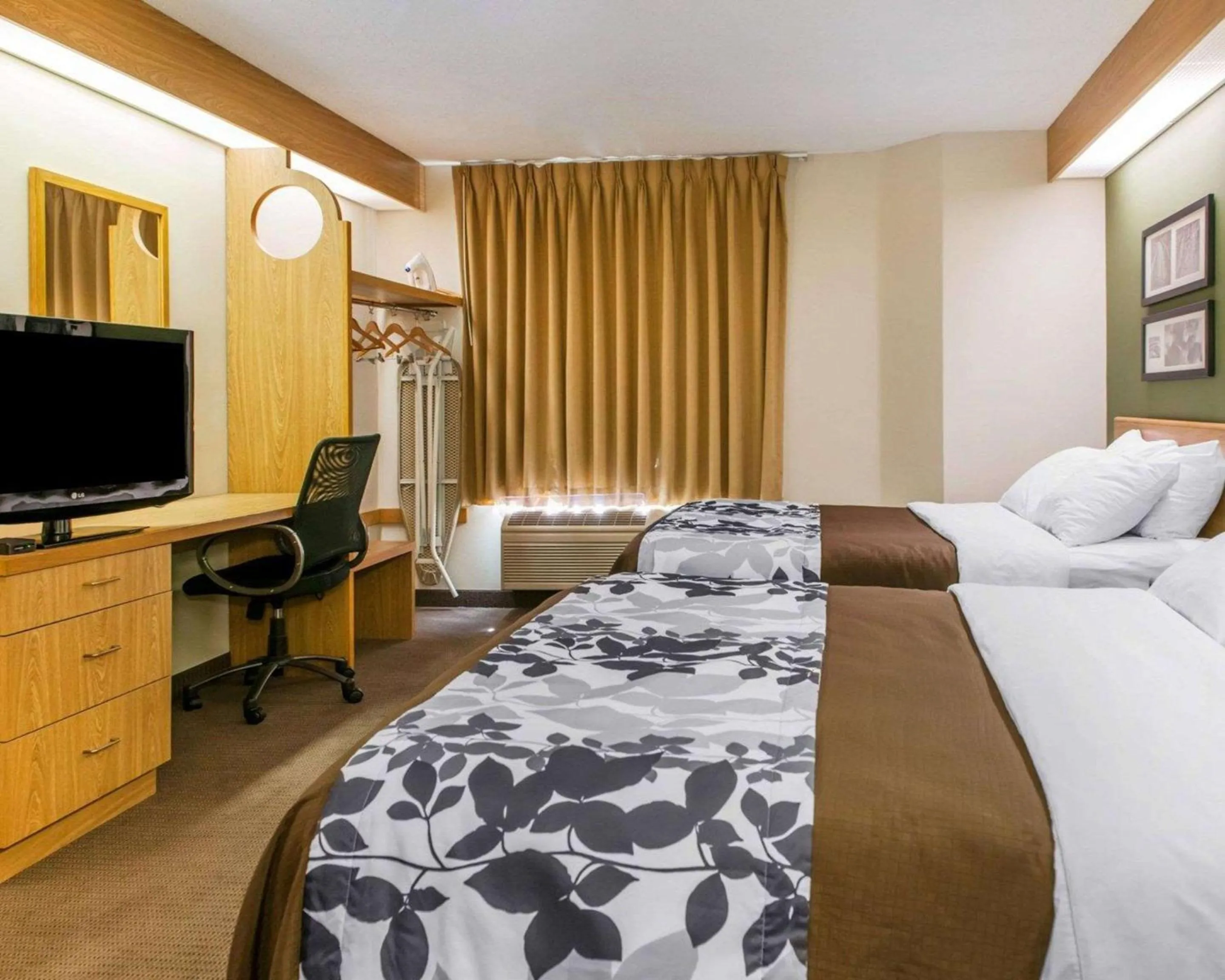 Photo of the whole room in Sleep Inn Elkhart North