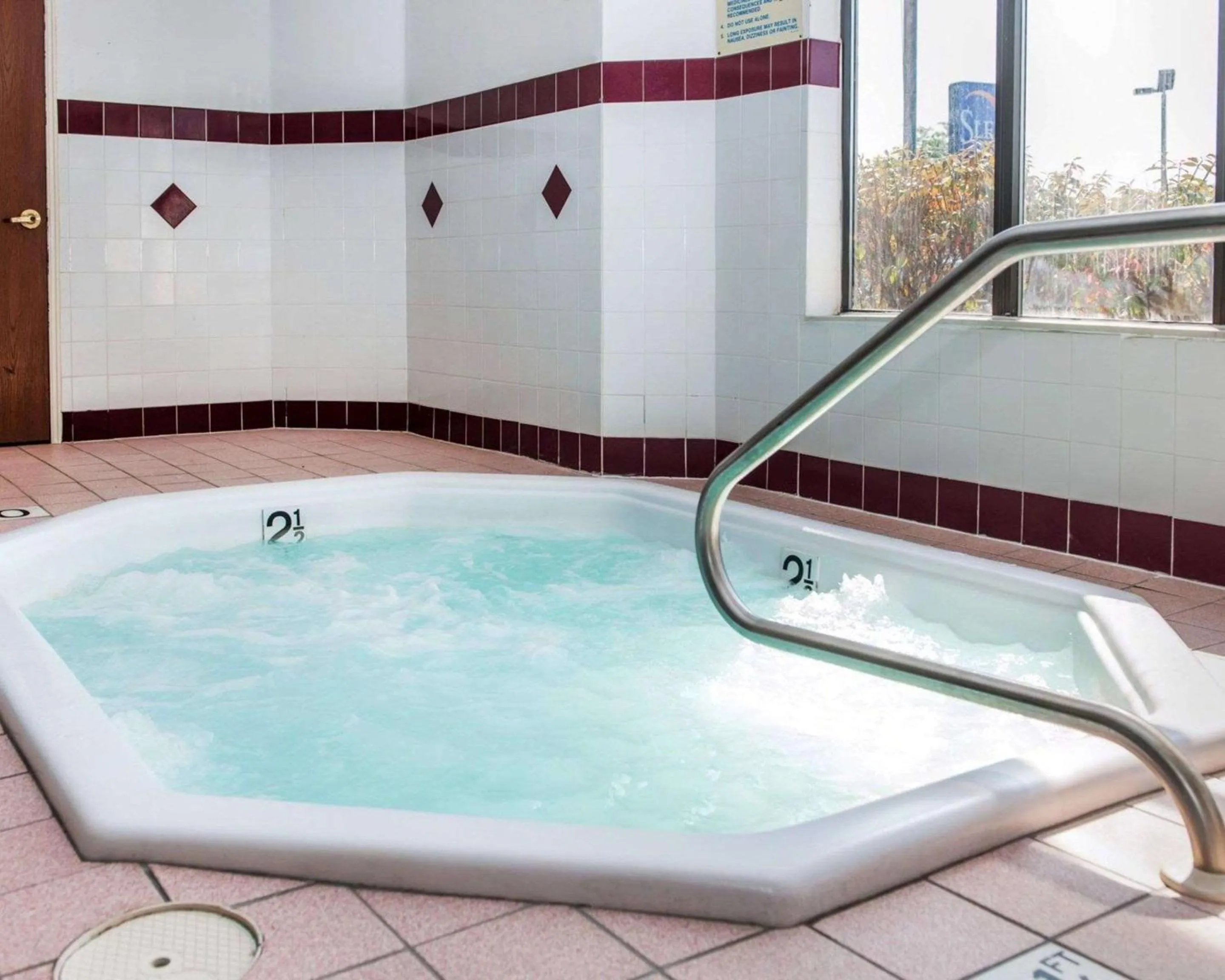 Hot Tub in Sleep Inn Elkhart North