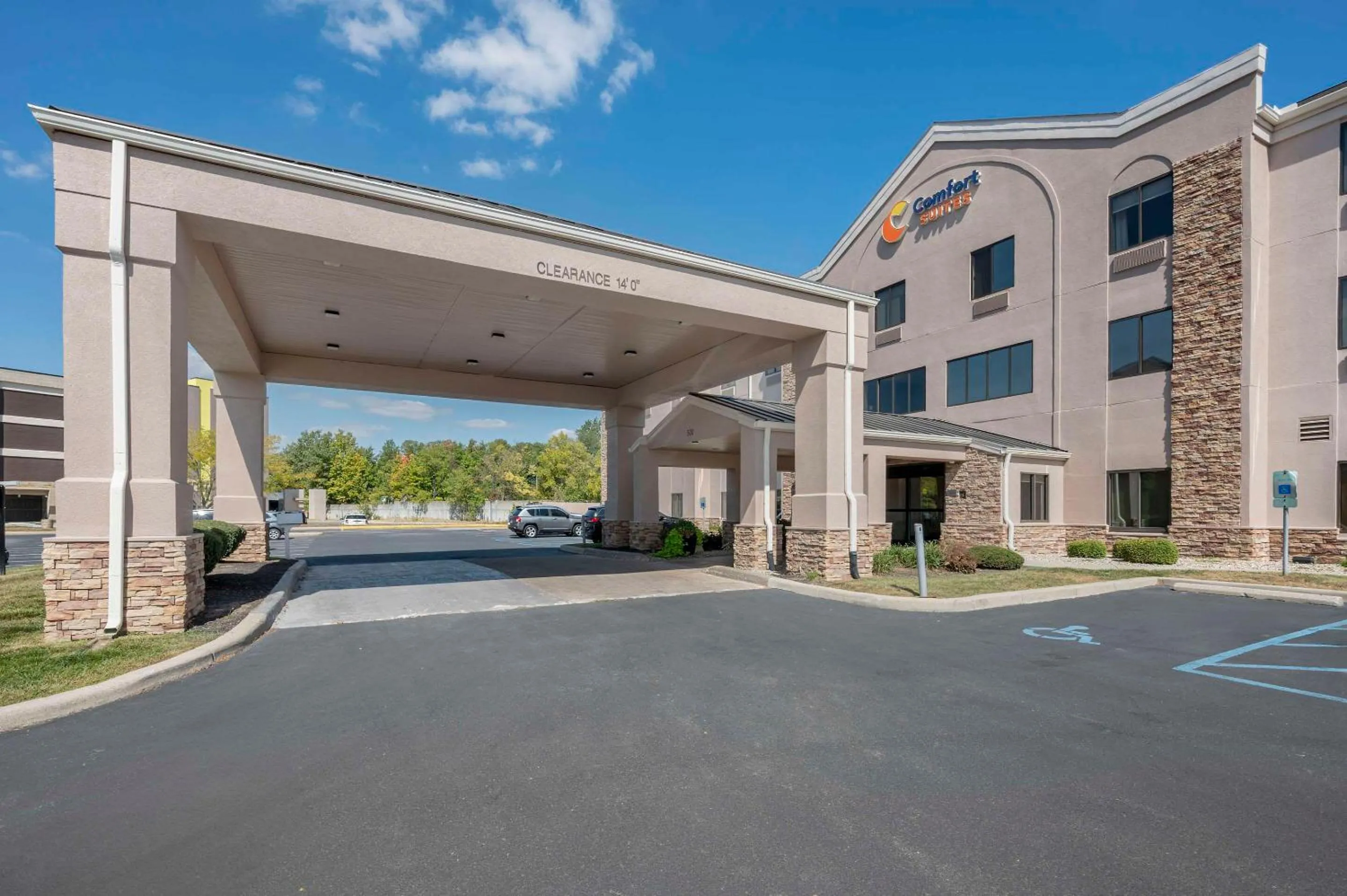 Property building in Comfort Suites West Indianapolis - Brownsburg