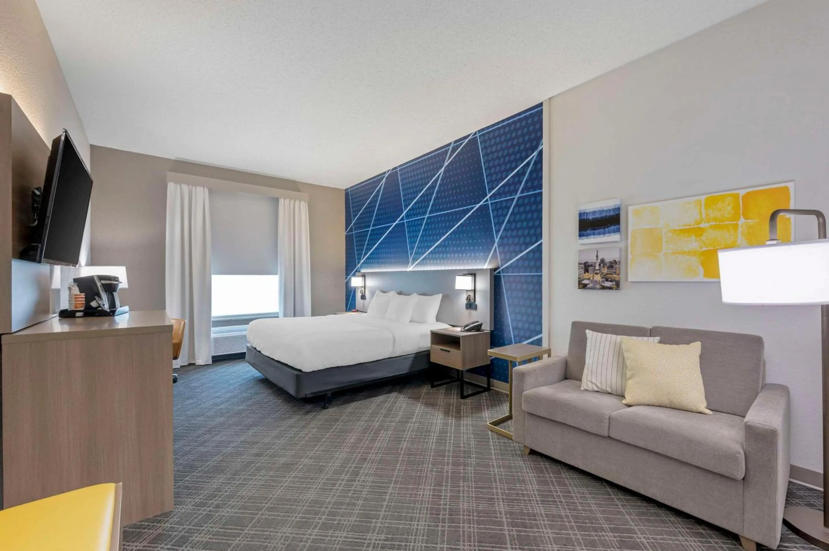 Bedroom in Comfort Suites West Indianapolis - Brownsburg