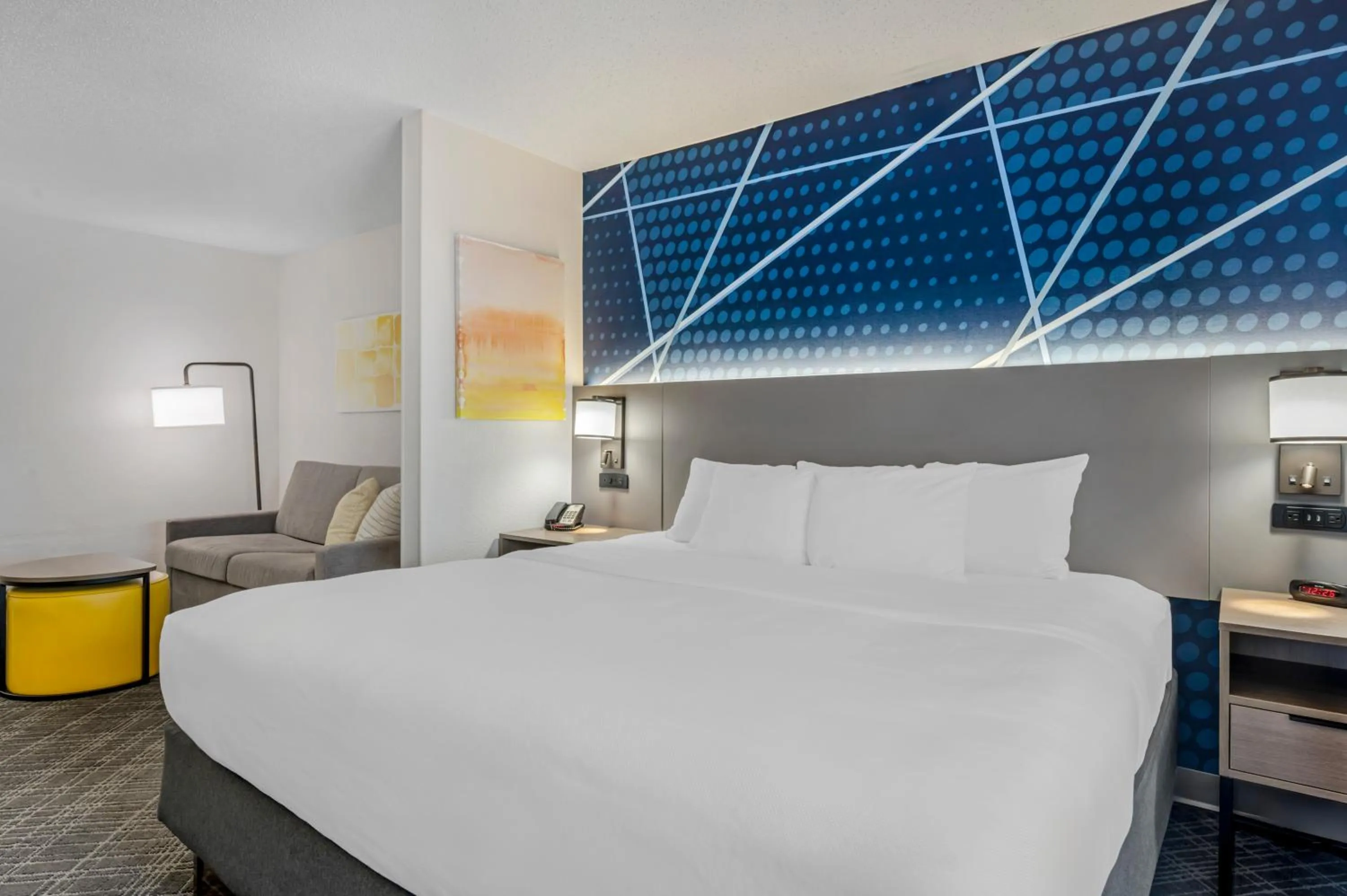 Swimming pool in Comfort Suites West Indianapolis - Brownsburg