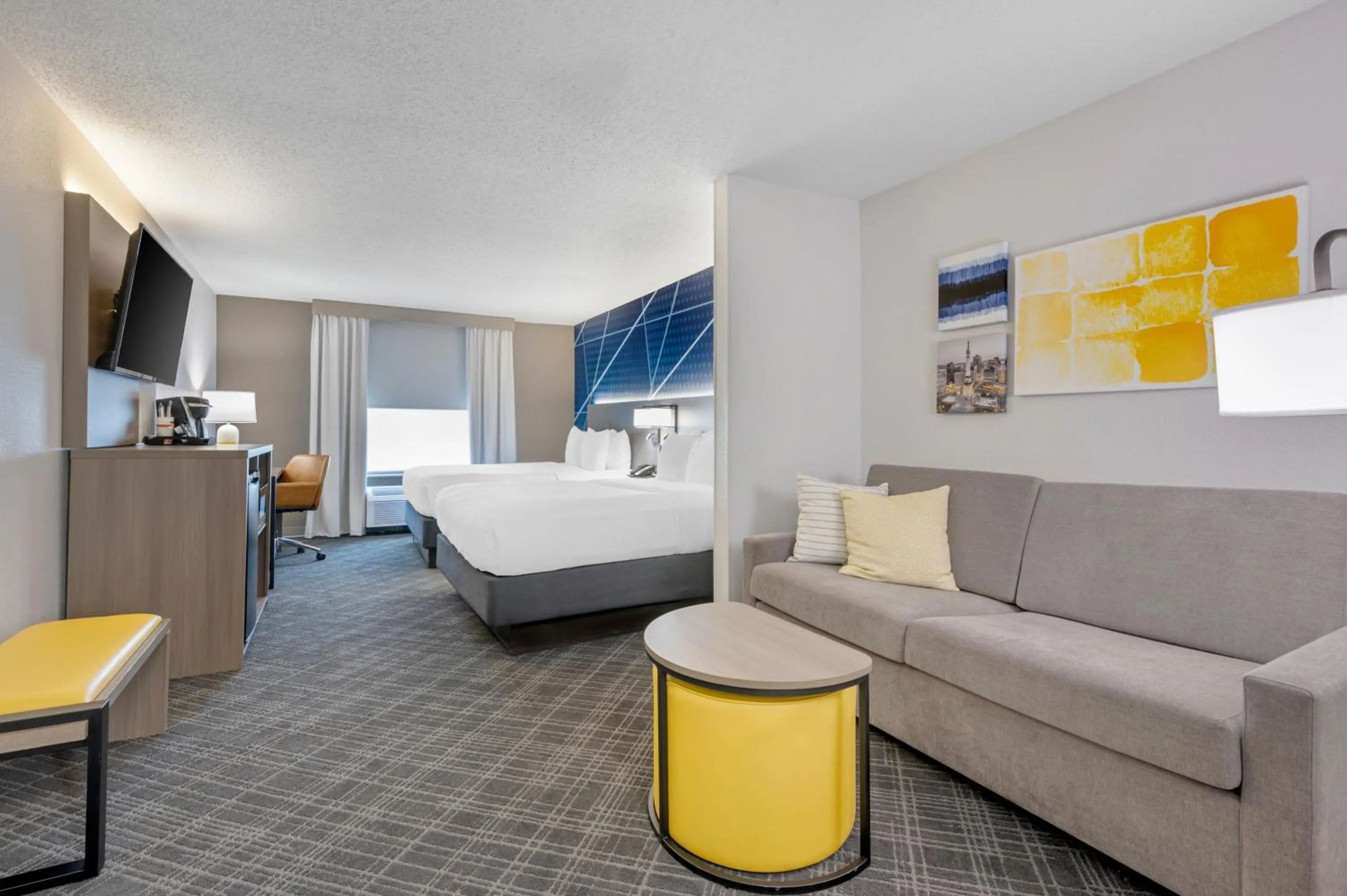 Swimming pool in Comfort Suites West Indianapolis - Brownsburg